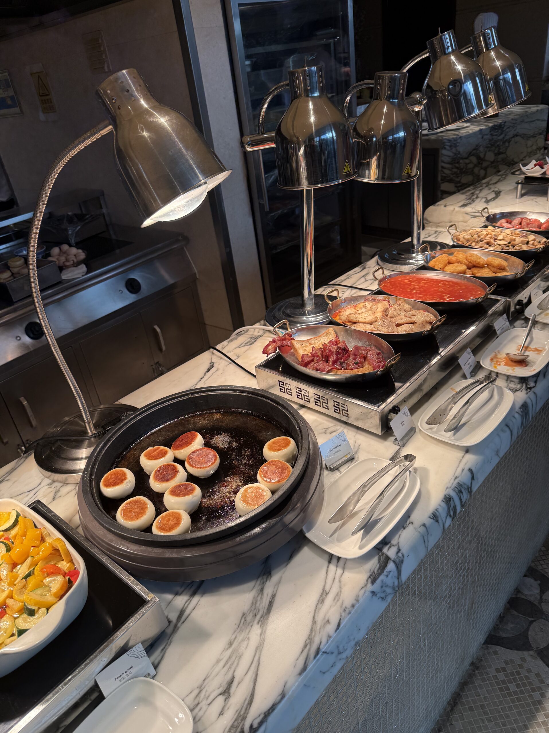 ウォルドルフ・アストリア上海 朝食ビュッフェ 温かい料理1