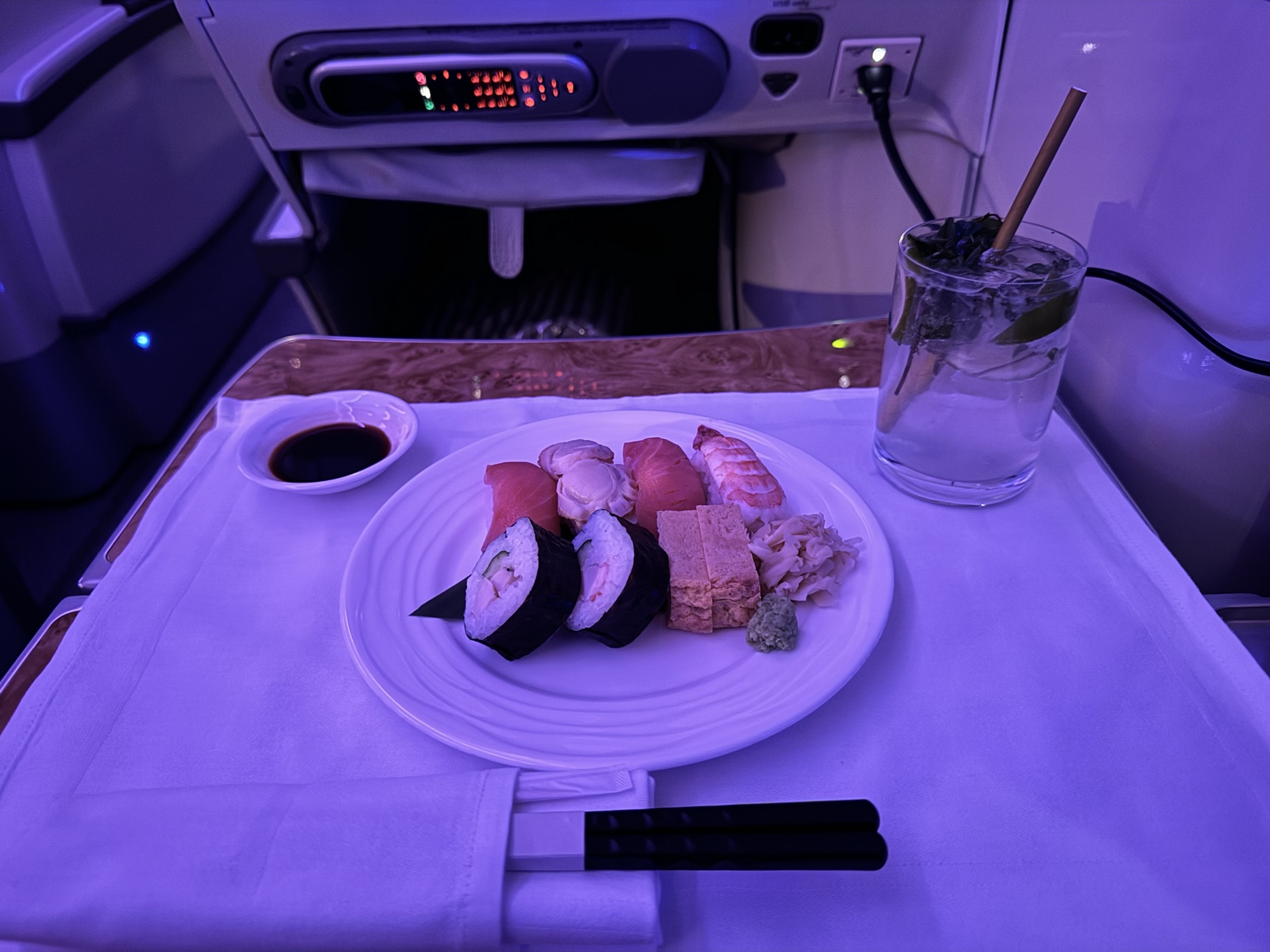 エミレーツ航空 ビジネスクラス 機内食（寿司）