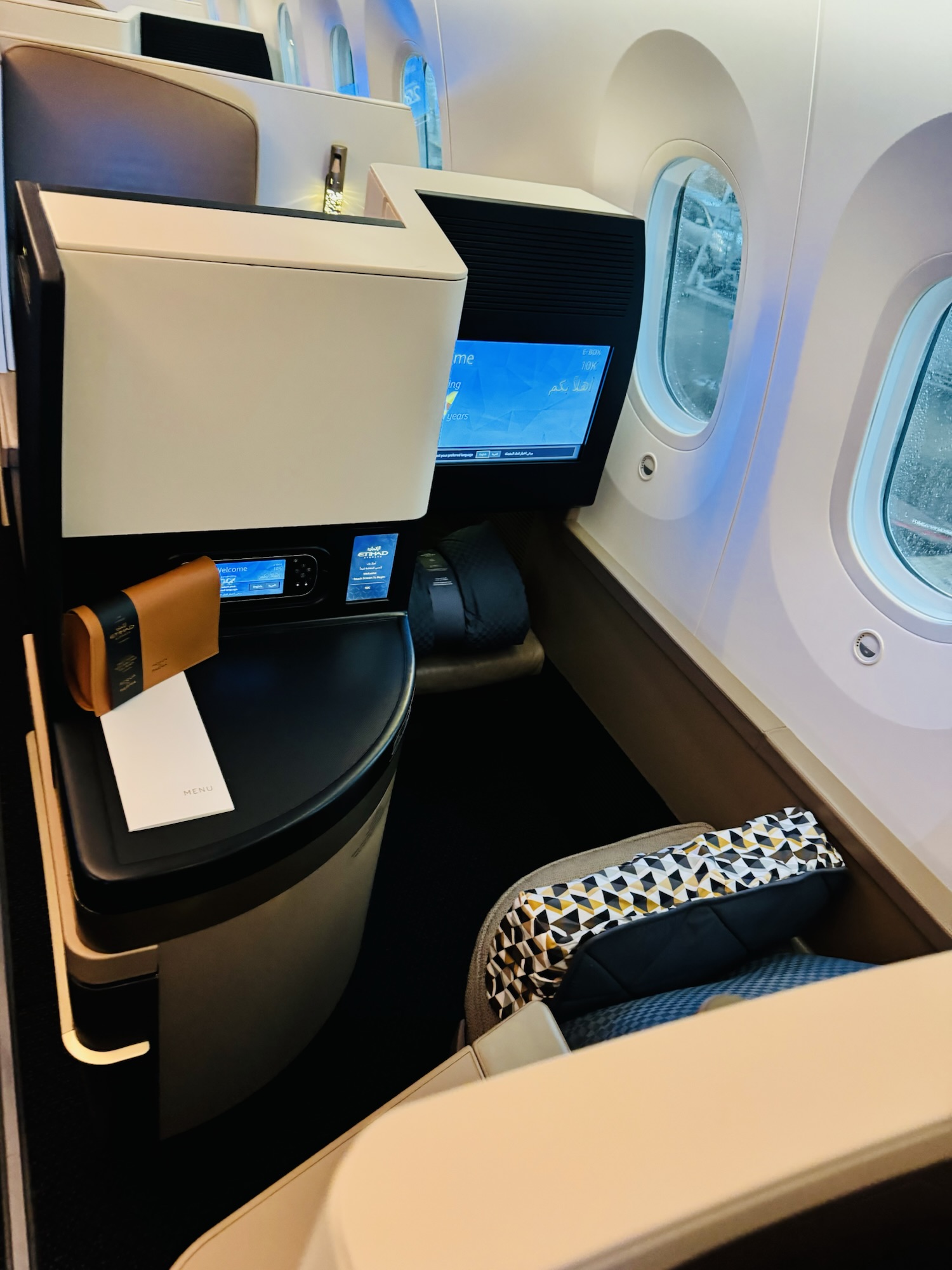 エティハド航空 ビジネスクラス シートとライト
