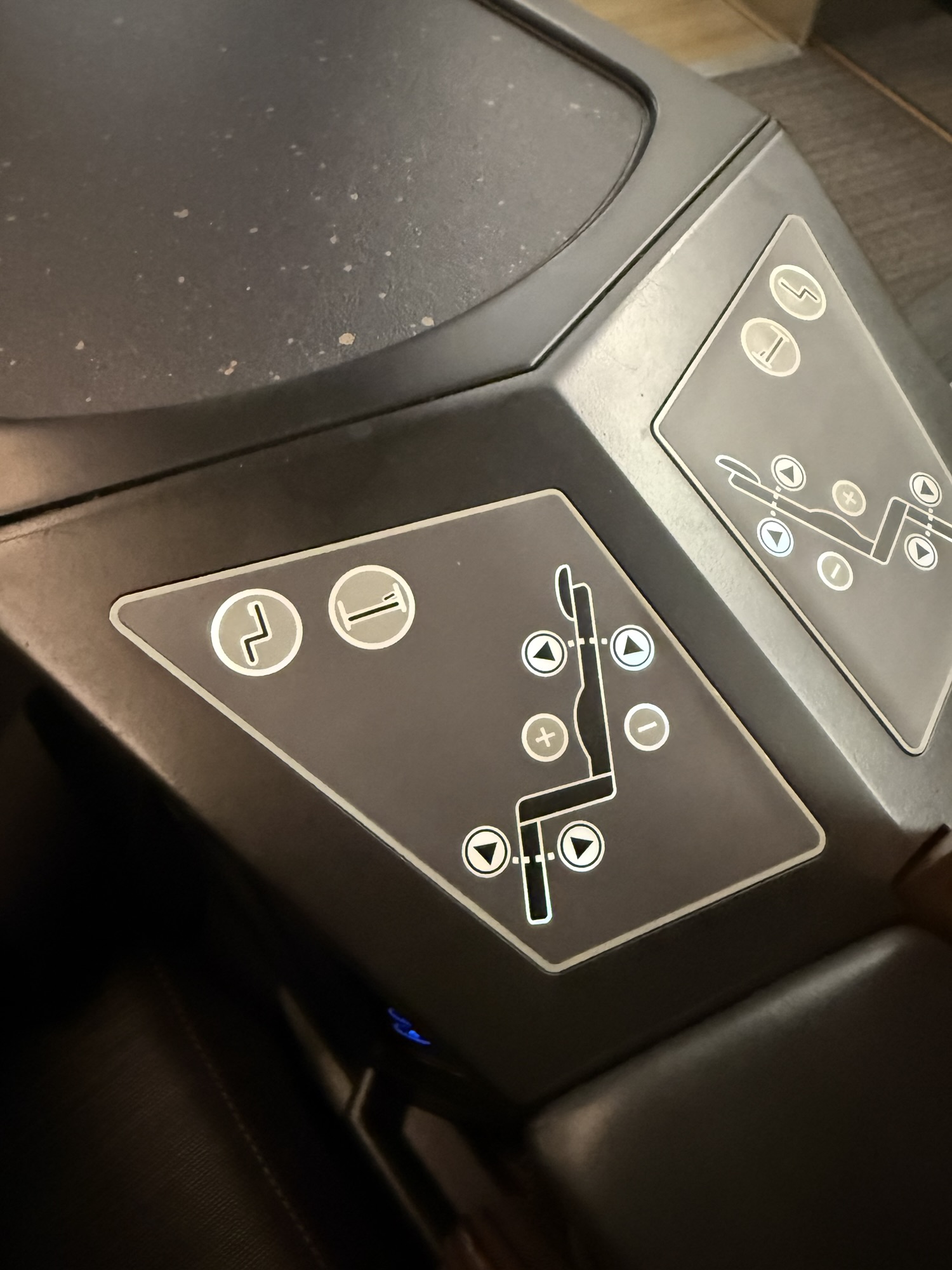 スターラックス航空 ビジネスクラス シートコントローラー