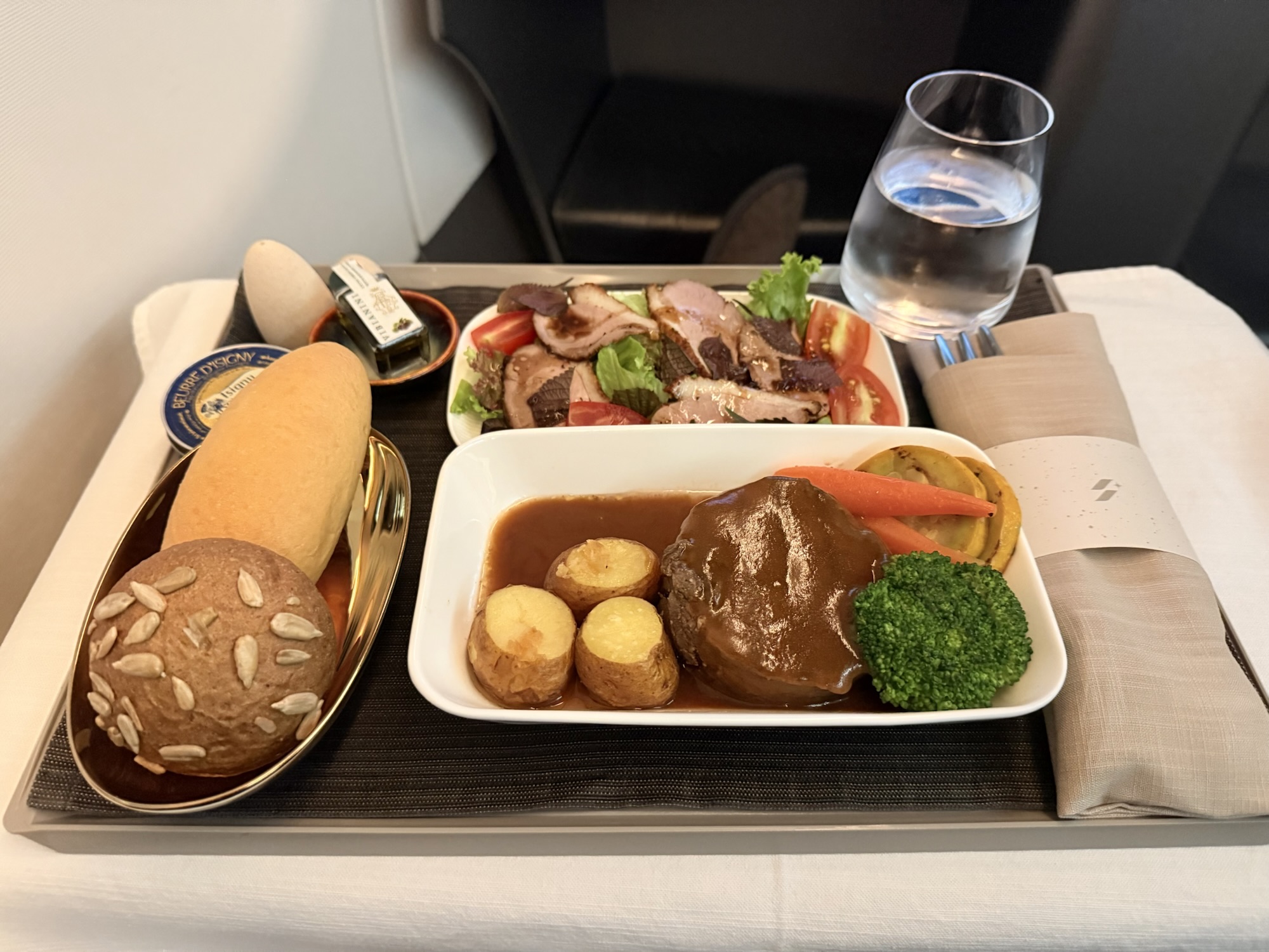 スターラックス航空 ビジネスクラス 機内食 メインディッシュ