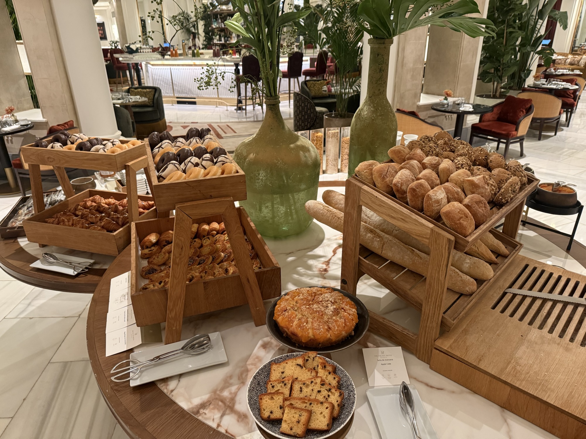 ザ パレス マドリード 朝食 パン