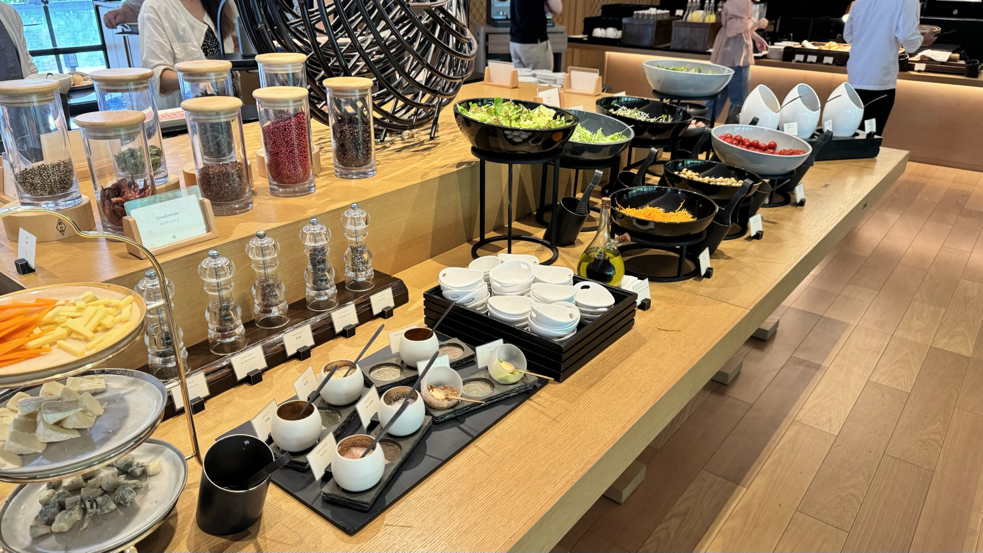 朝食ビュッフェカウンター