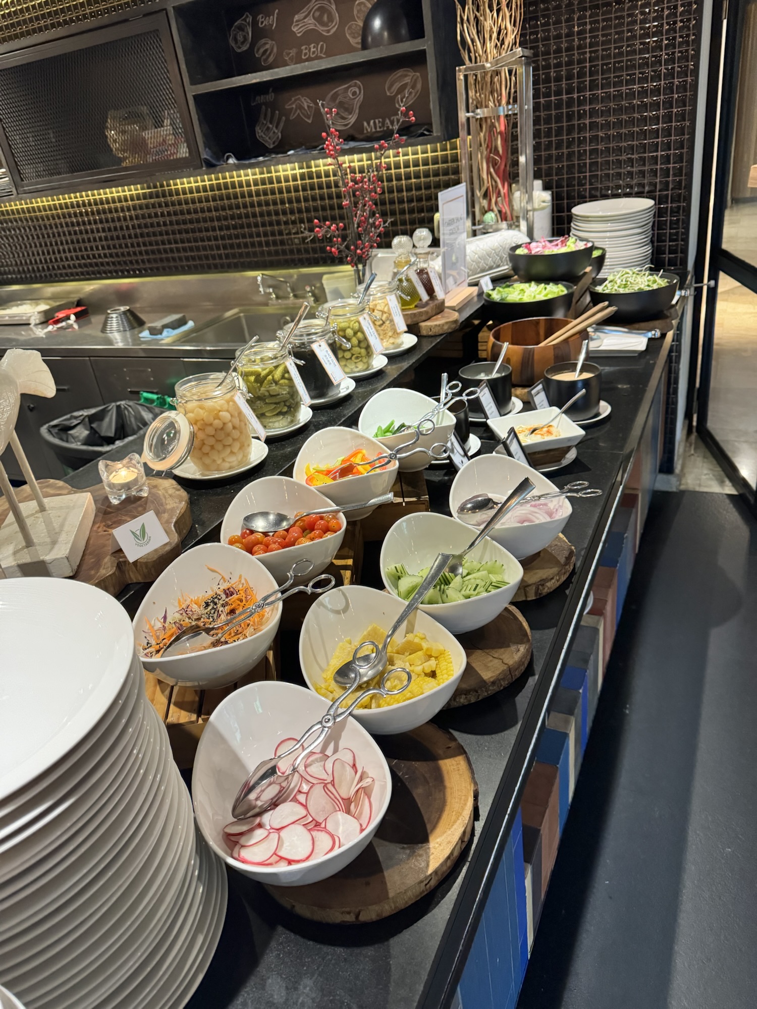 朝食ビュッフェのサラダバー