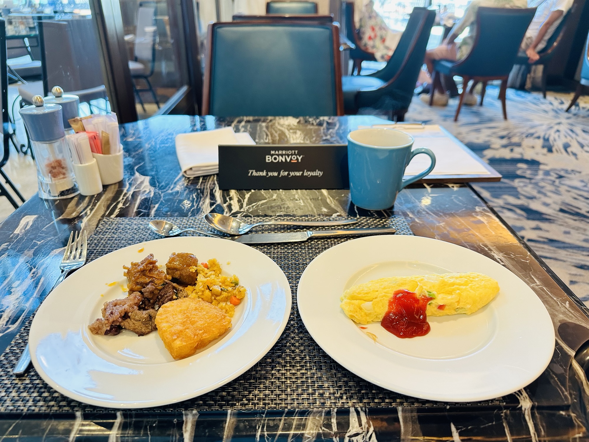 朝食のオムレツ