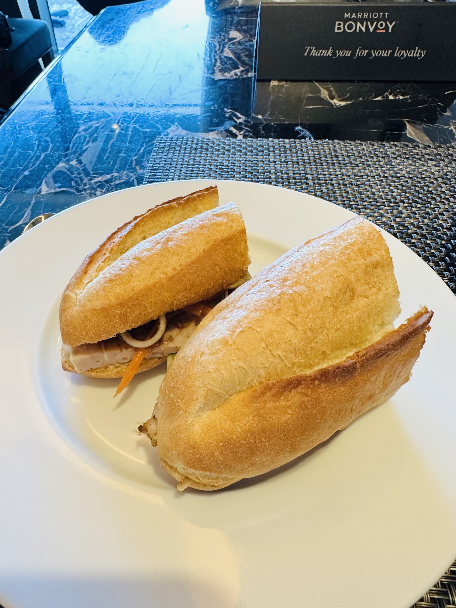 朝食のバインミー