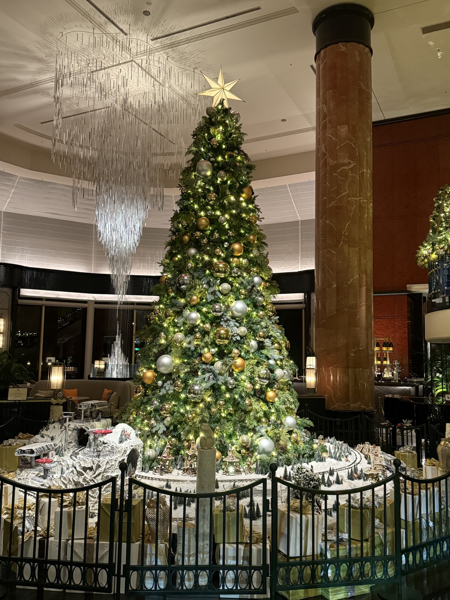 ウェスティンホテル東京のロビーにあるクリスマスツリー