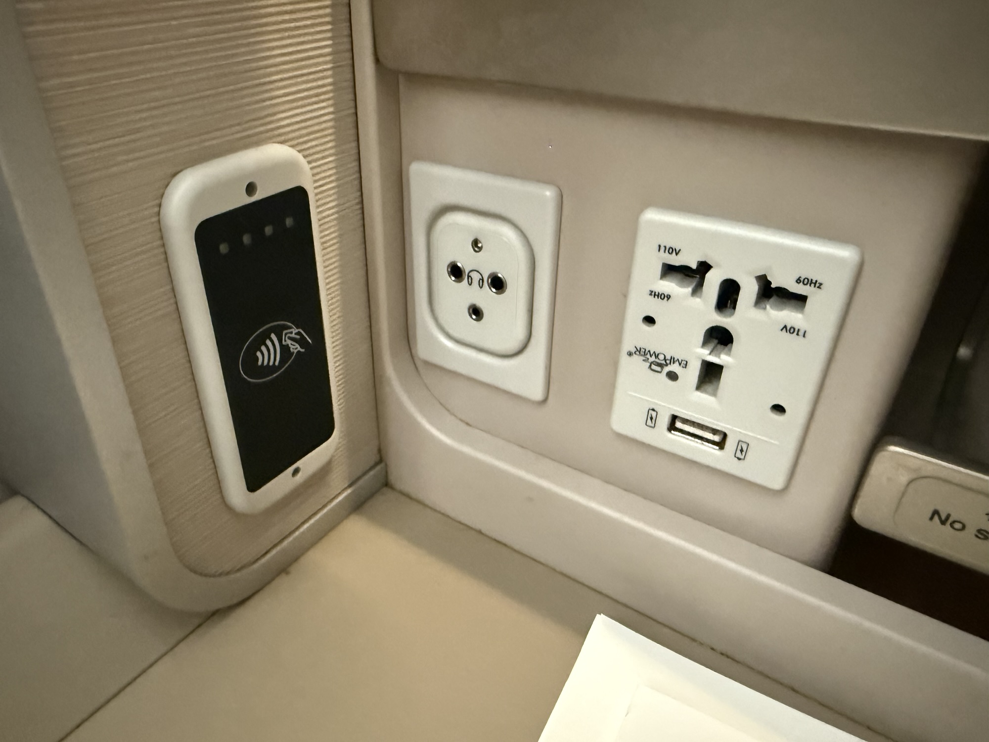 電源とUSBポート