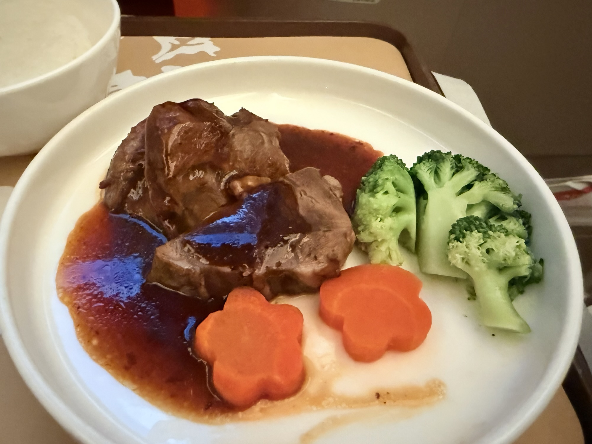 メインディッシュの牛すね肉