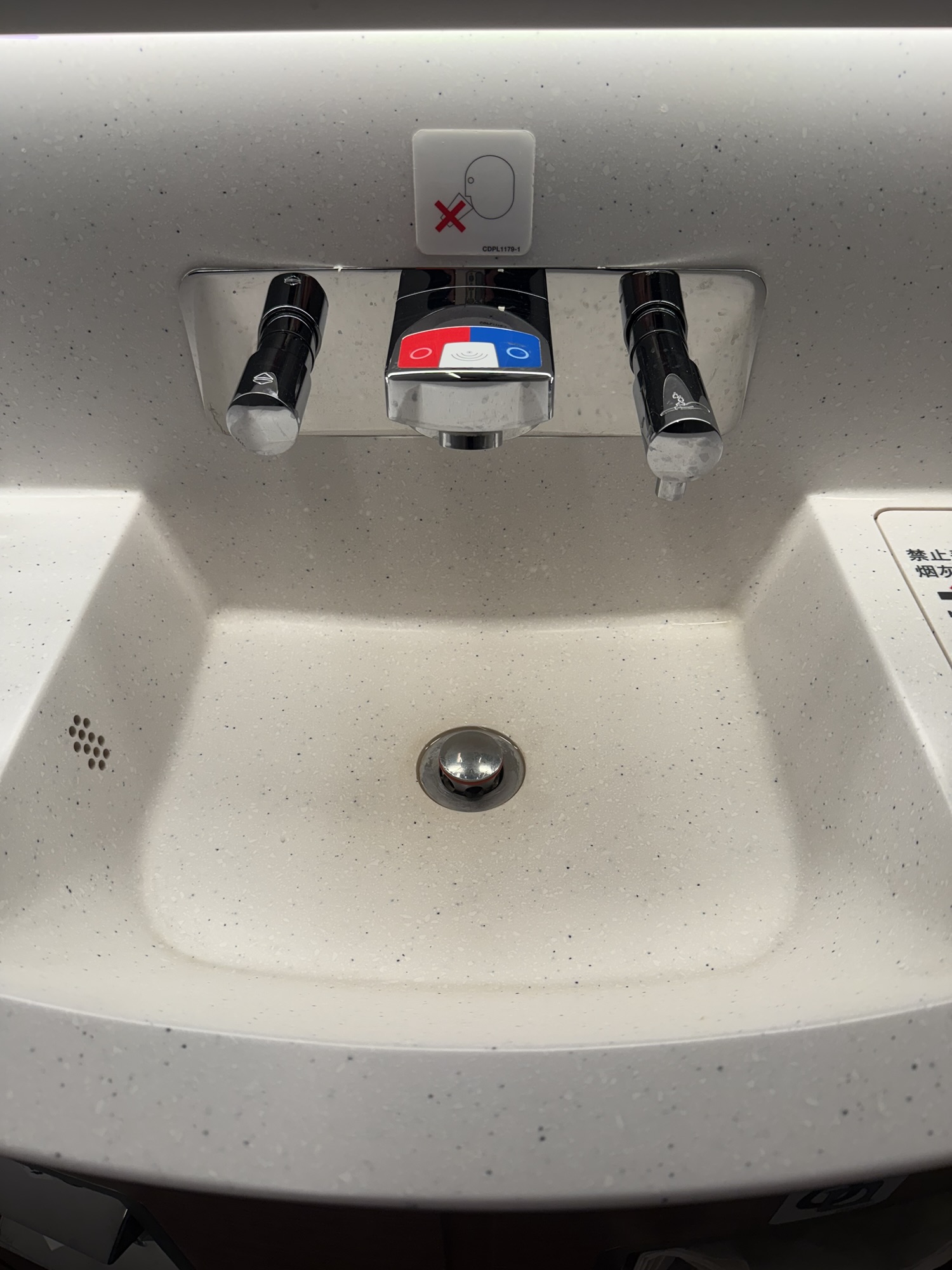 自動水栓のシンク