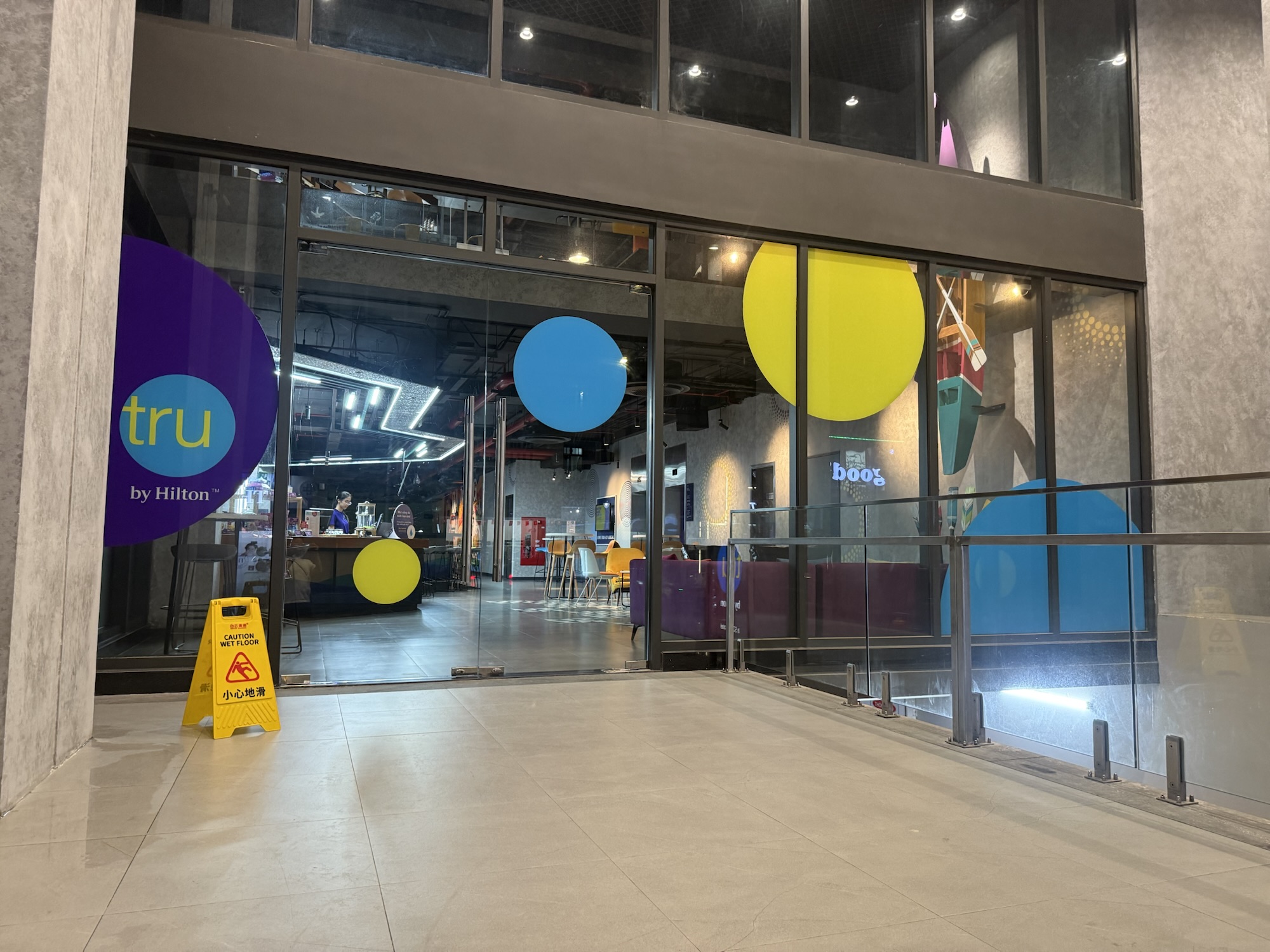 Tru by Hilton Da Nang City Centre エントランス内側から