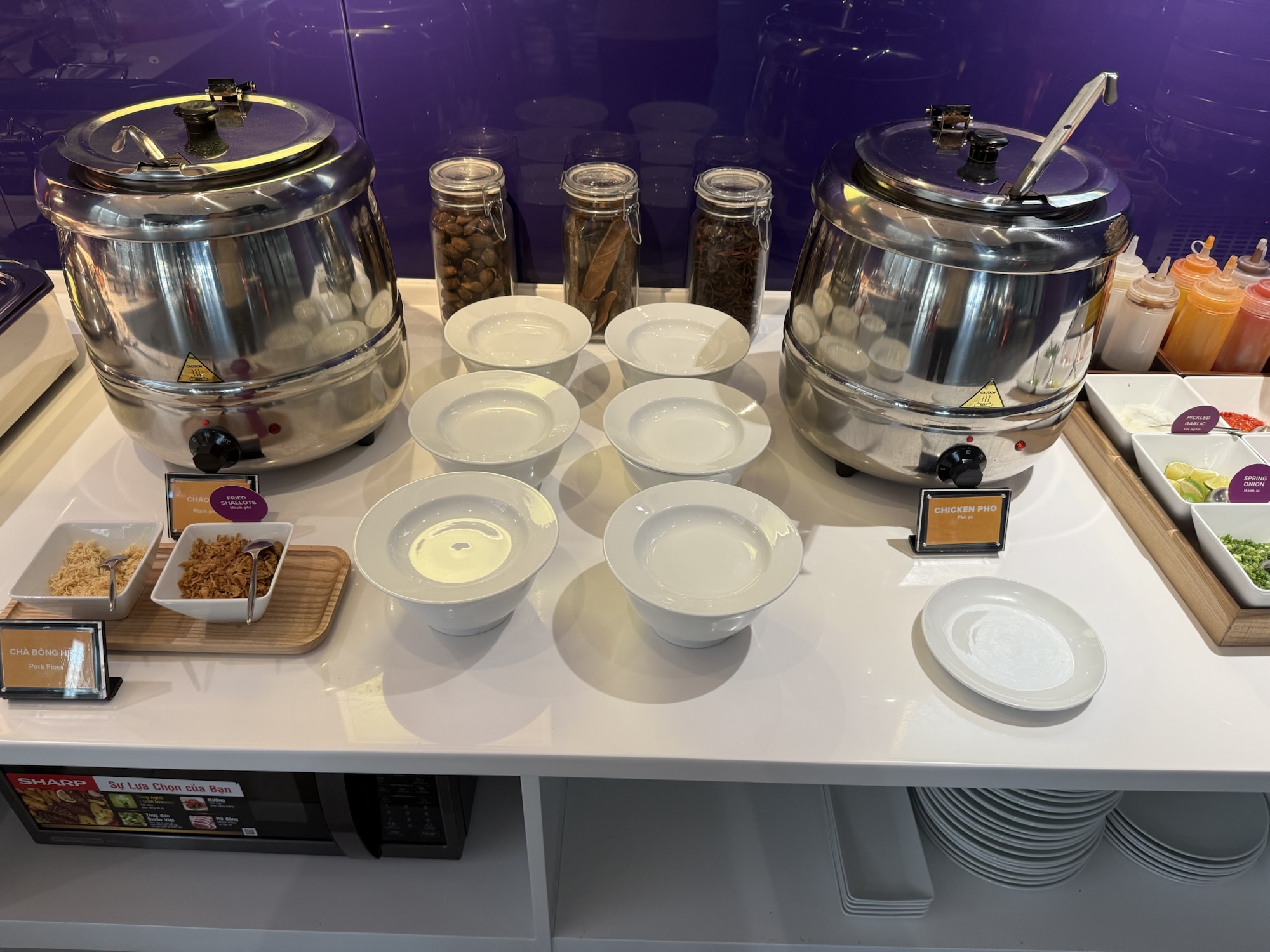 Tru by Hilton Da Nang City Centre 朝食のヌードルコーナー