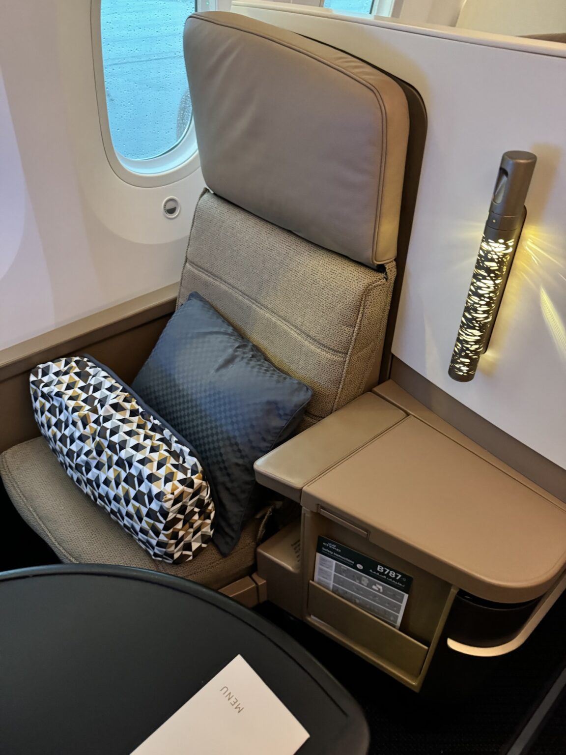 【搭乗記】中国東方航空 MU709便 ビジネスクラス｜上海(PVG)→マドリード 32万円の個室A350とロシア上空ルート - Classy ...