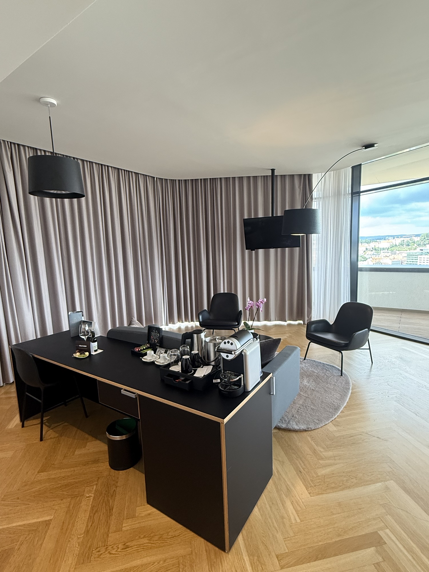 リビングルーム全景