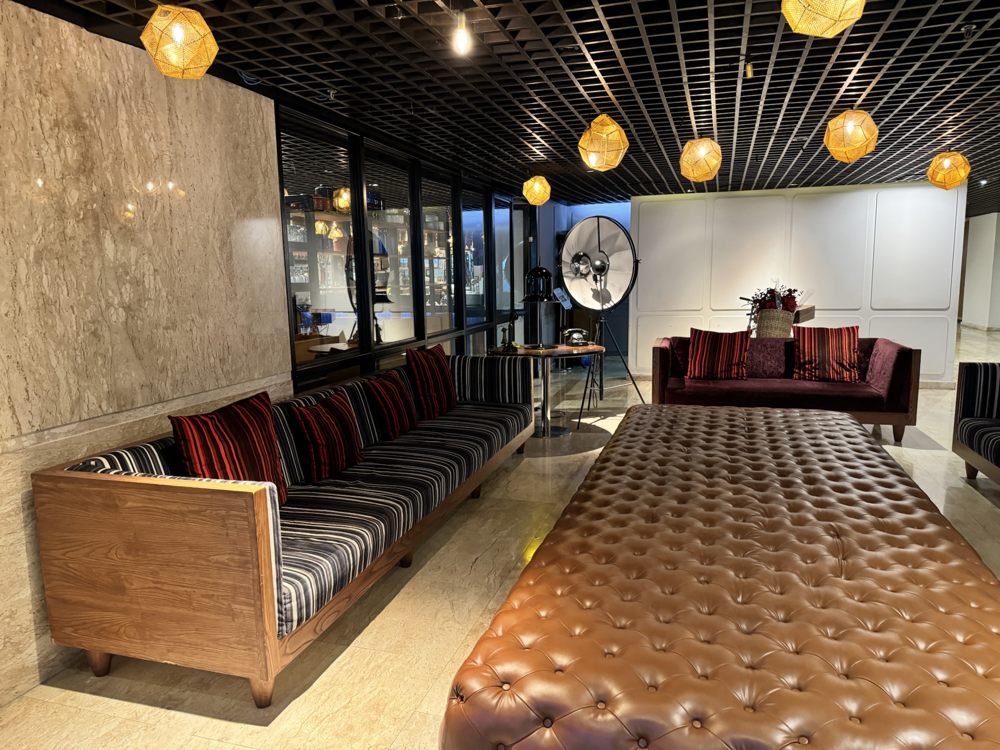 ロビーのソファエリア