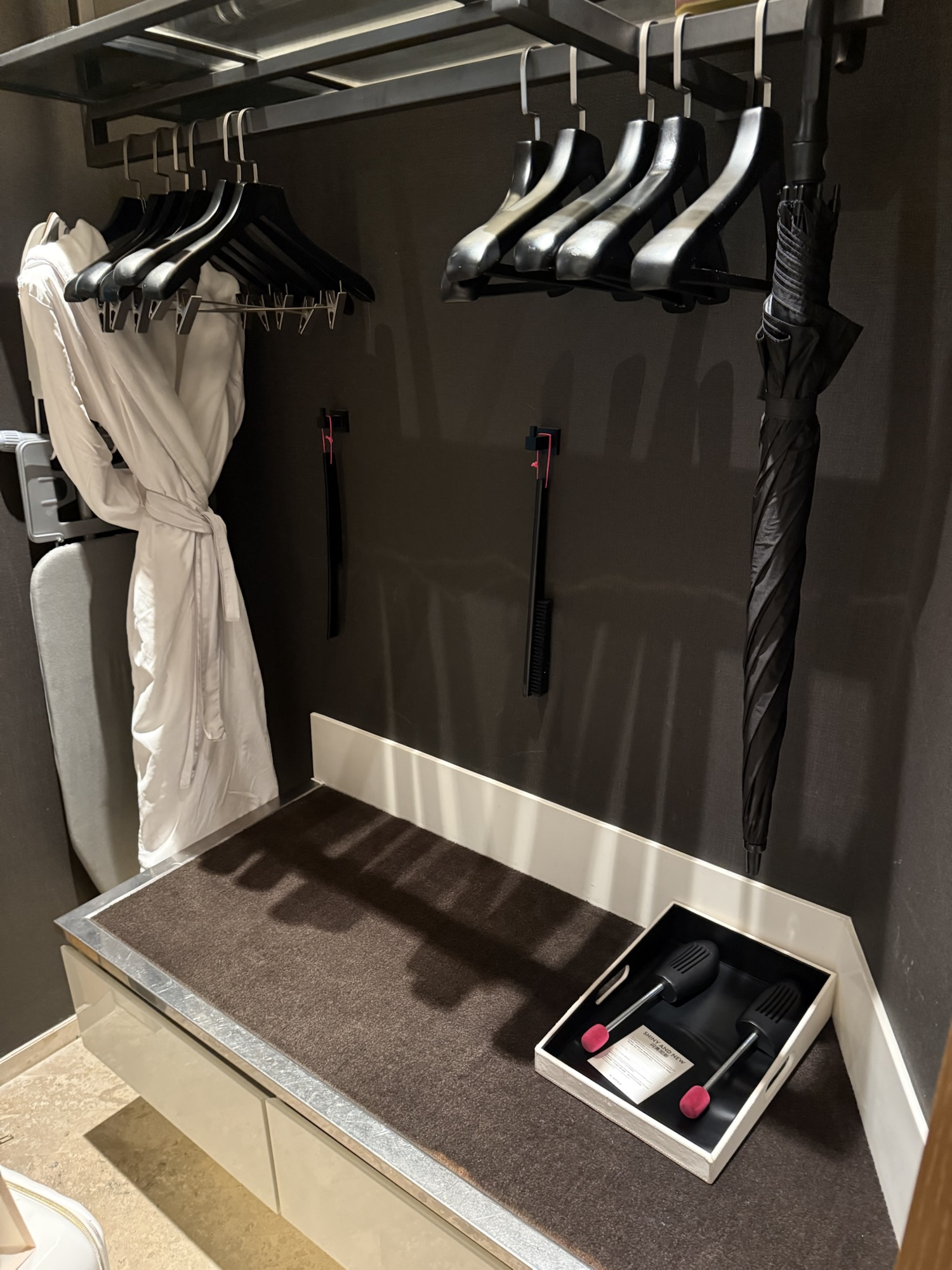 W上海の機能的なオープンクローゼット