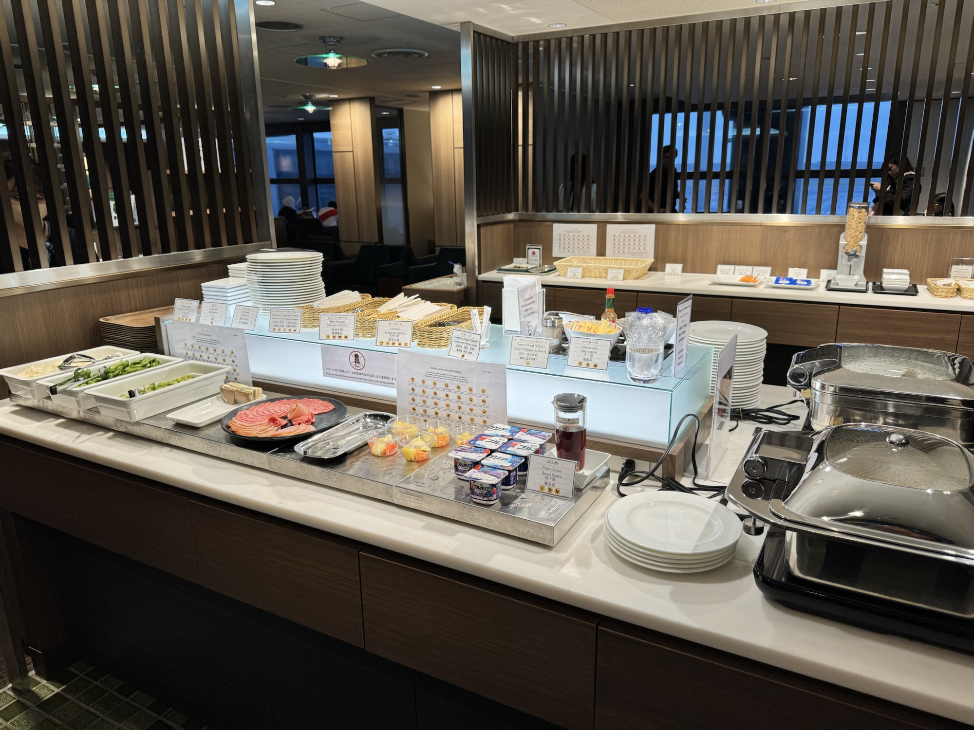 ラウンジ飛鳥のビュッフェ台
