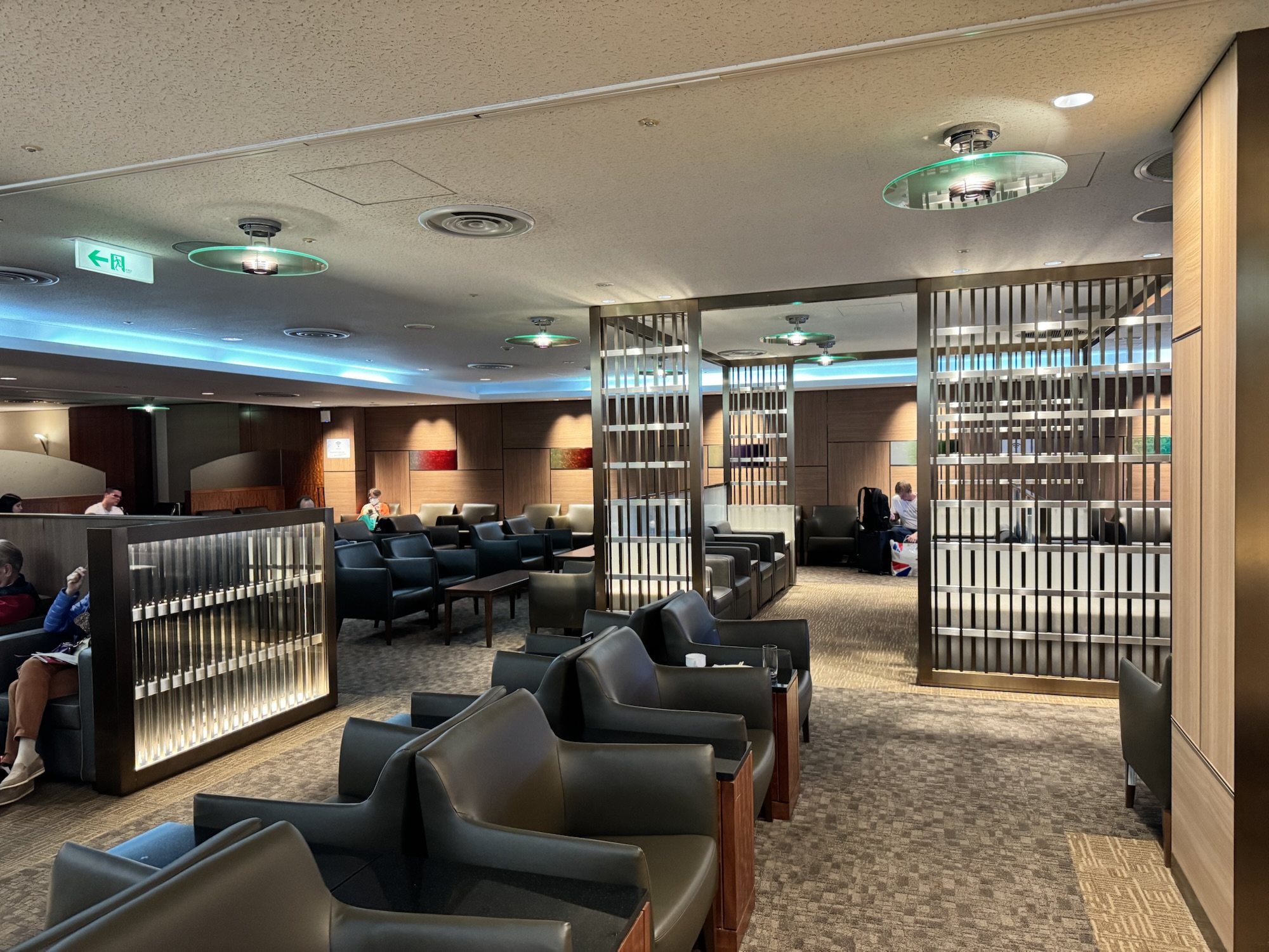 ラウンジ飛鳥の内観