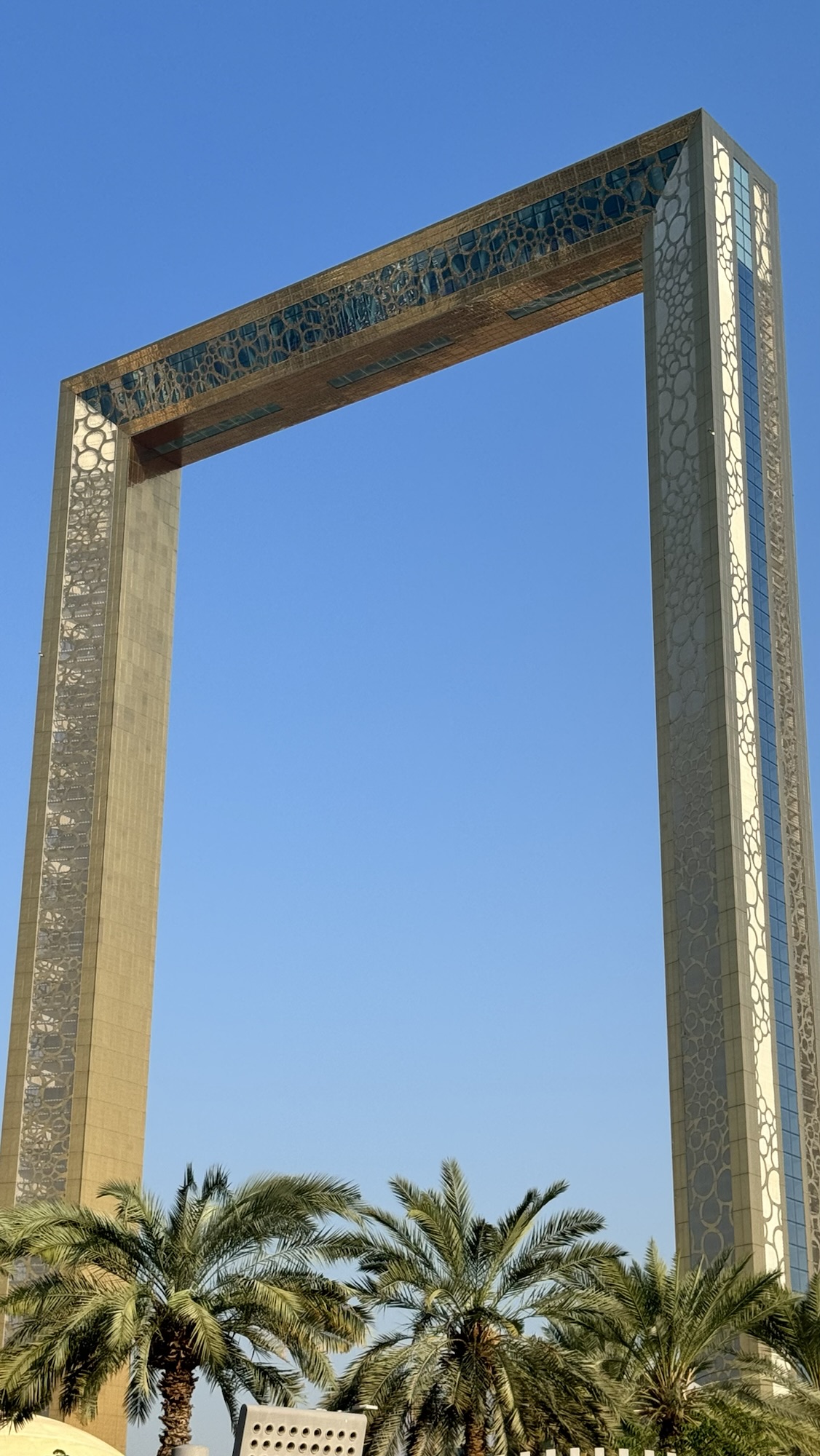 ドバイフレーム