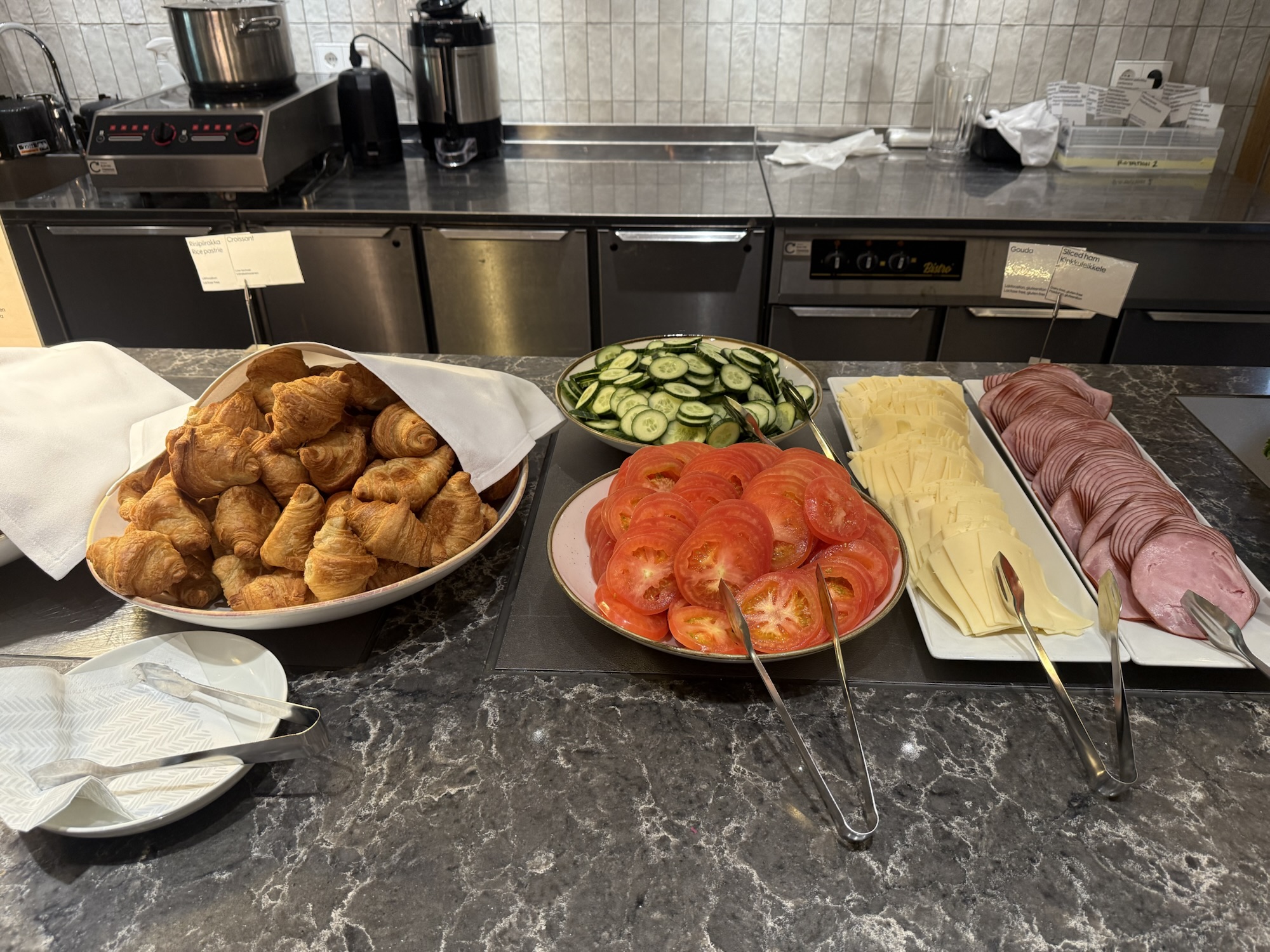 クロワッサンとコールドミール