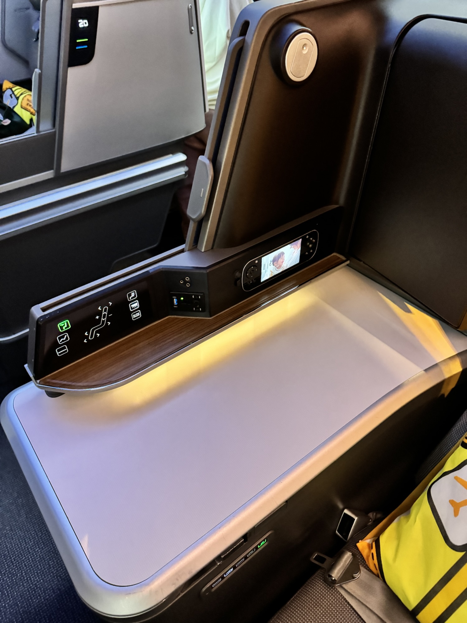 エバー航空ロイヤルローレルクラスのシートコントロール