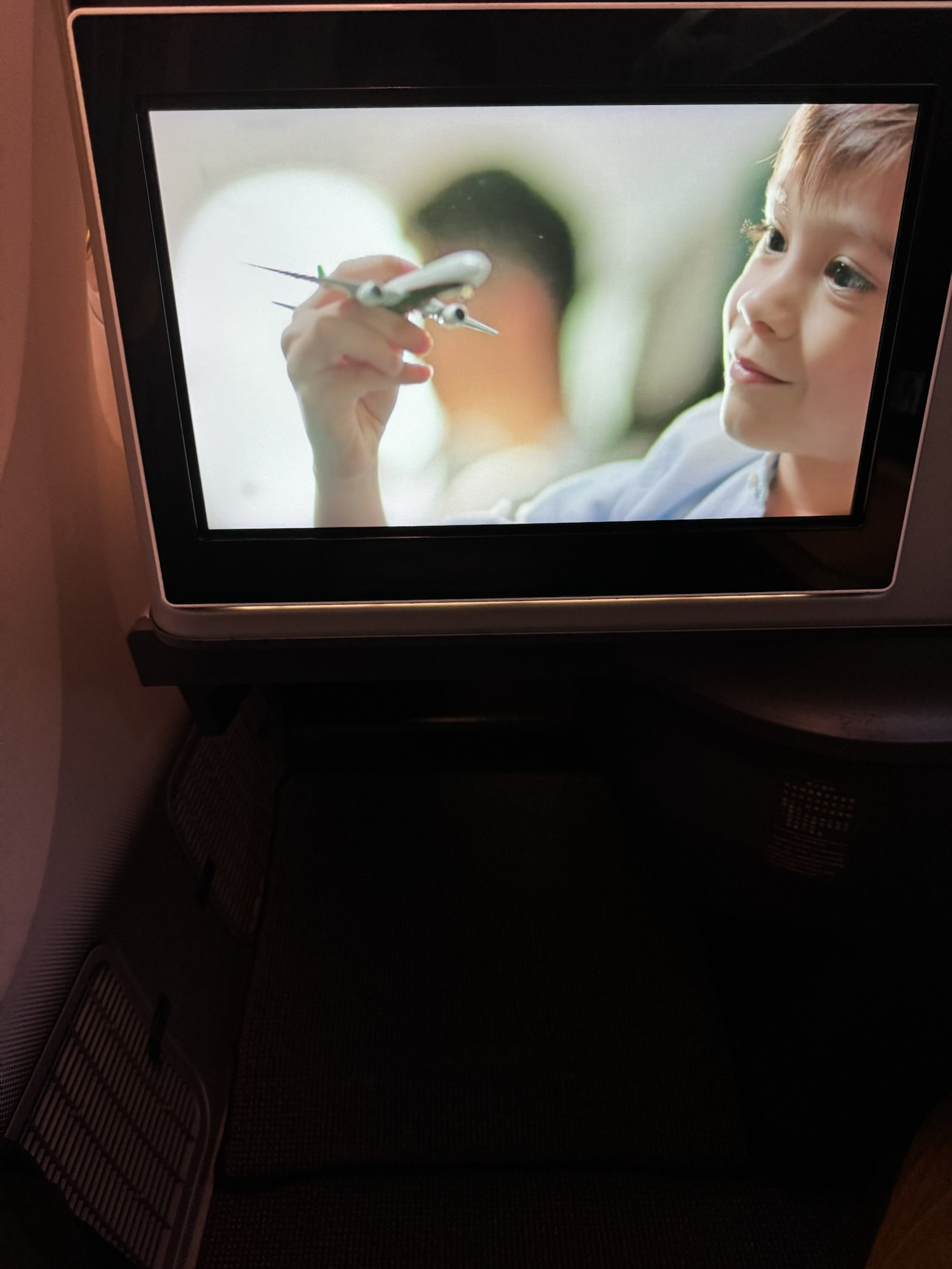 エバー航空B787ロイヤルローレルクラスの個人用モニター