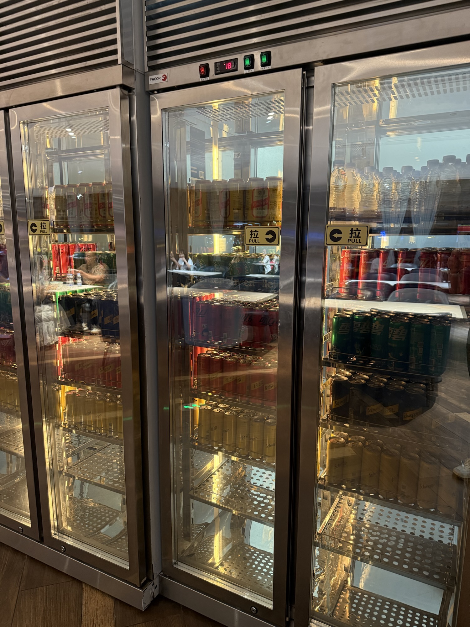 ドリンク冷蔵庫