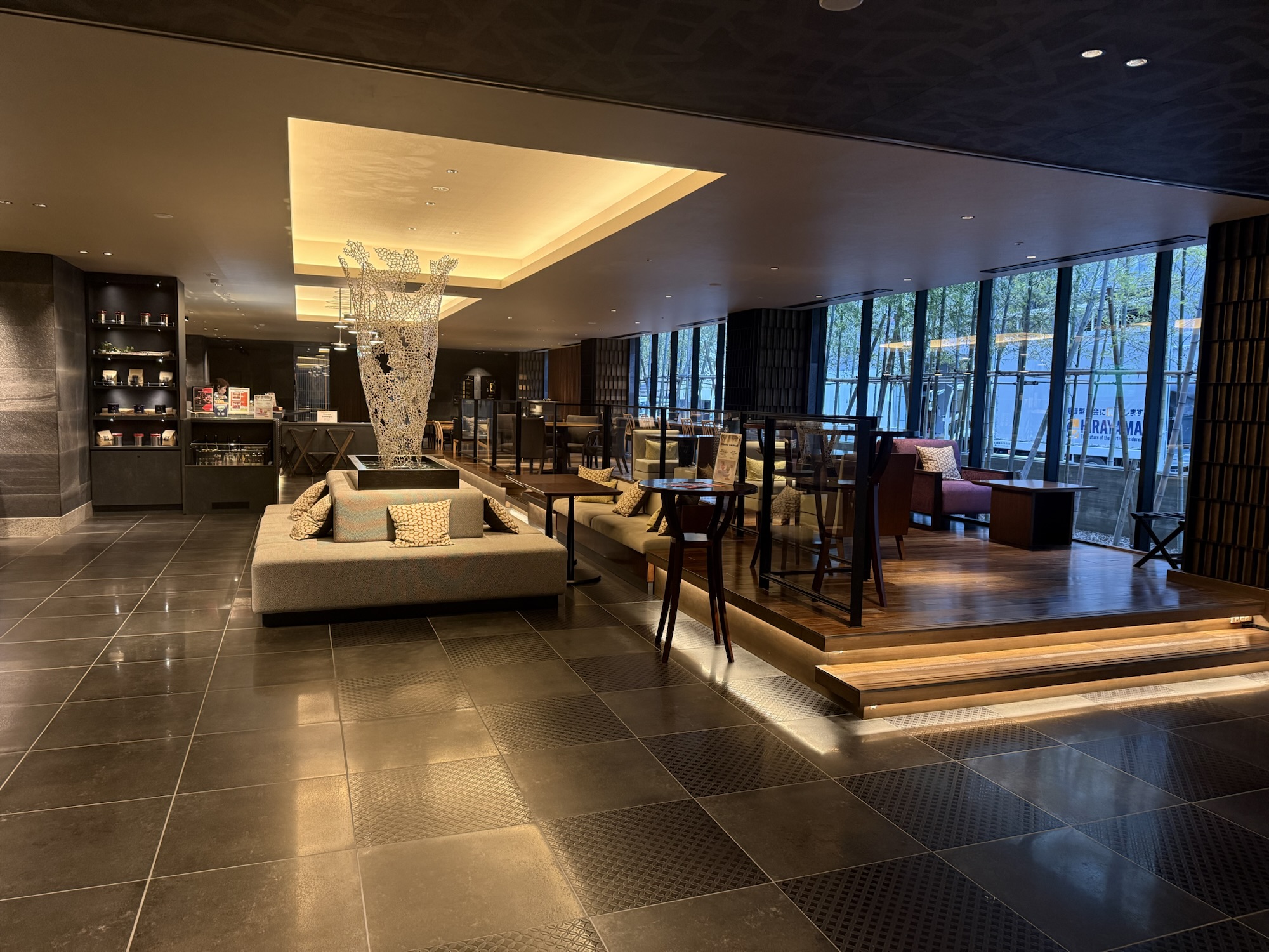 ロビーラウンジ全景