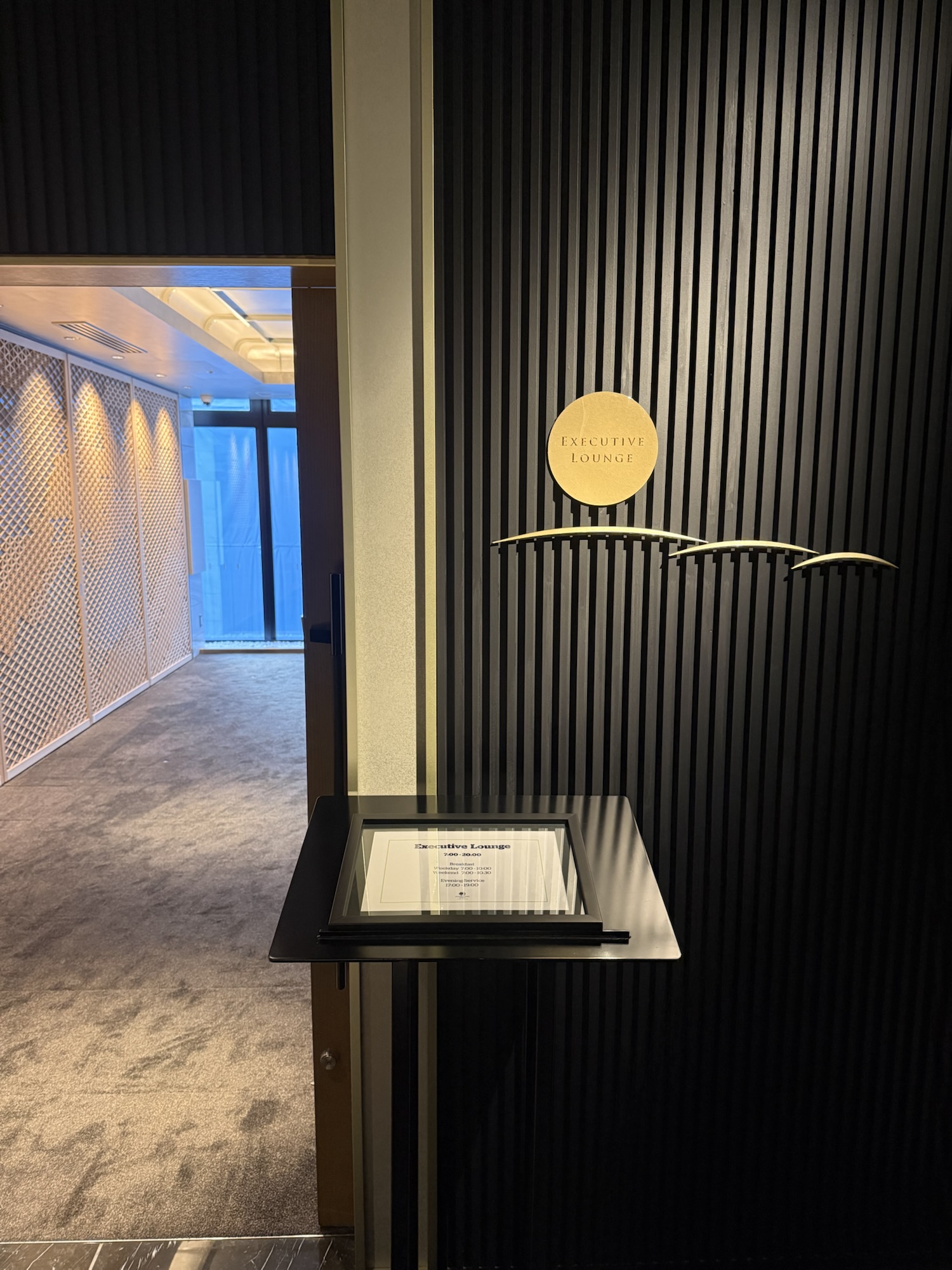 ラウンジ入り口