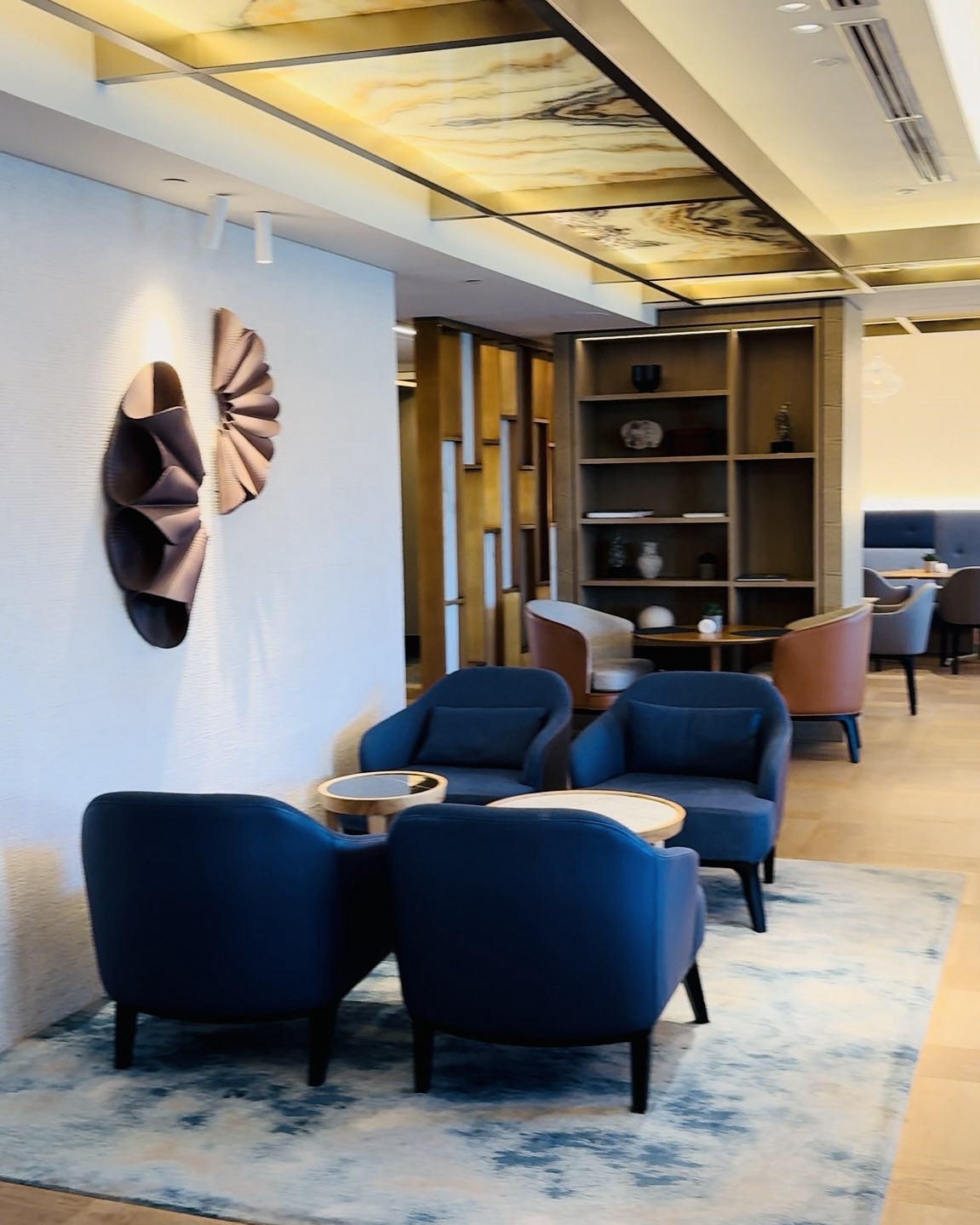 ラウンジのソファ席