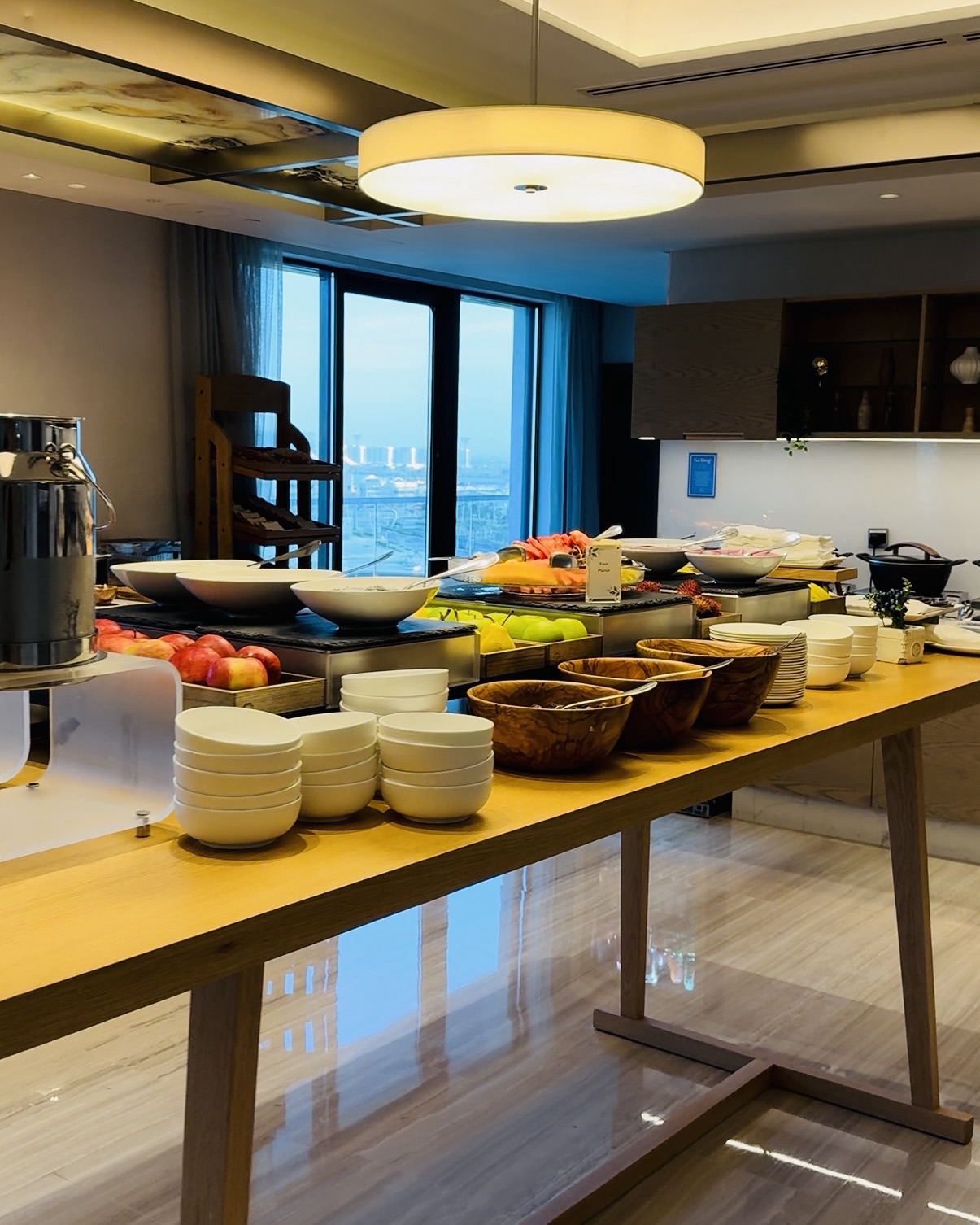 ラウンジのフードコーナー