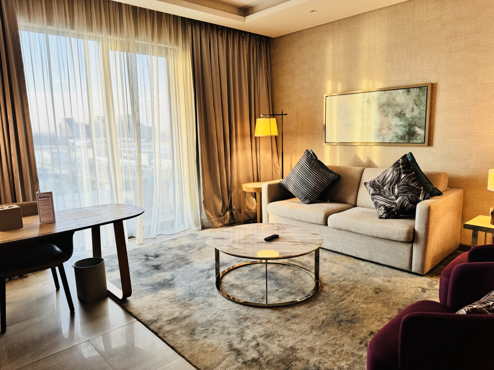 リビングルームのソファ