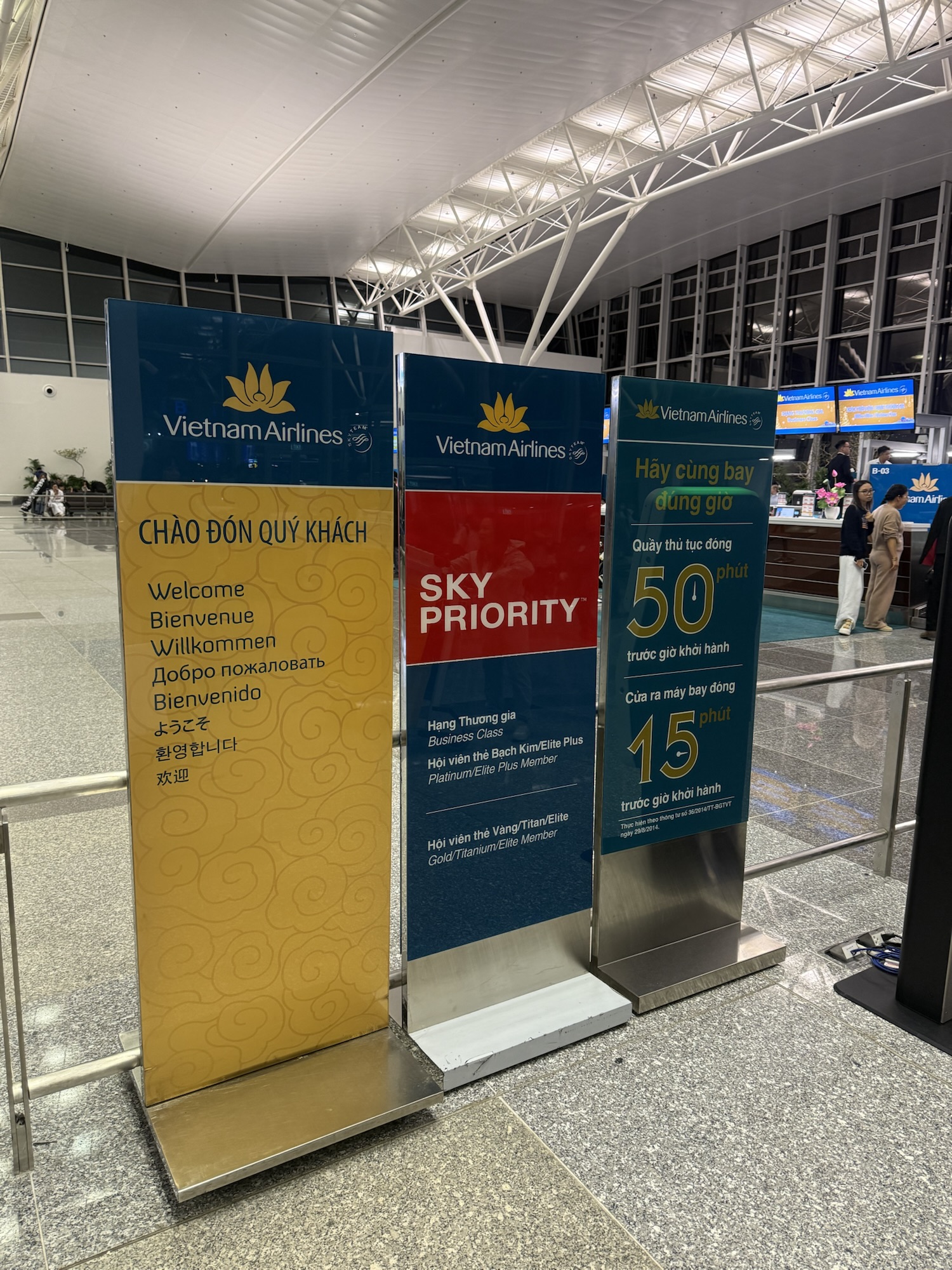 ベトナム航空スカイプライオリティの案内看板