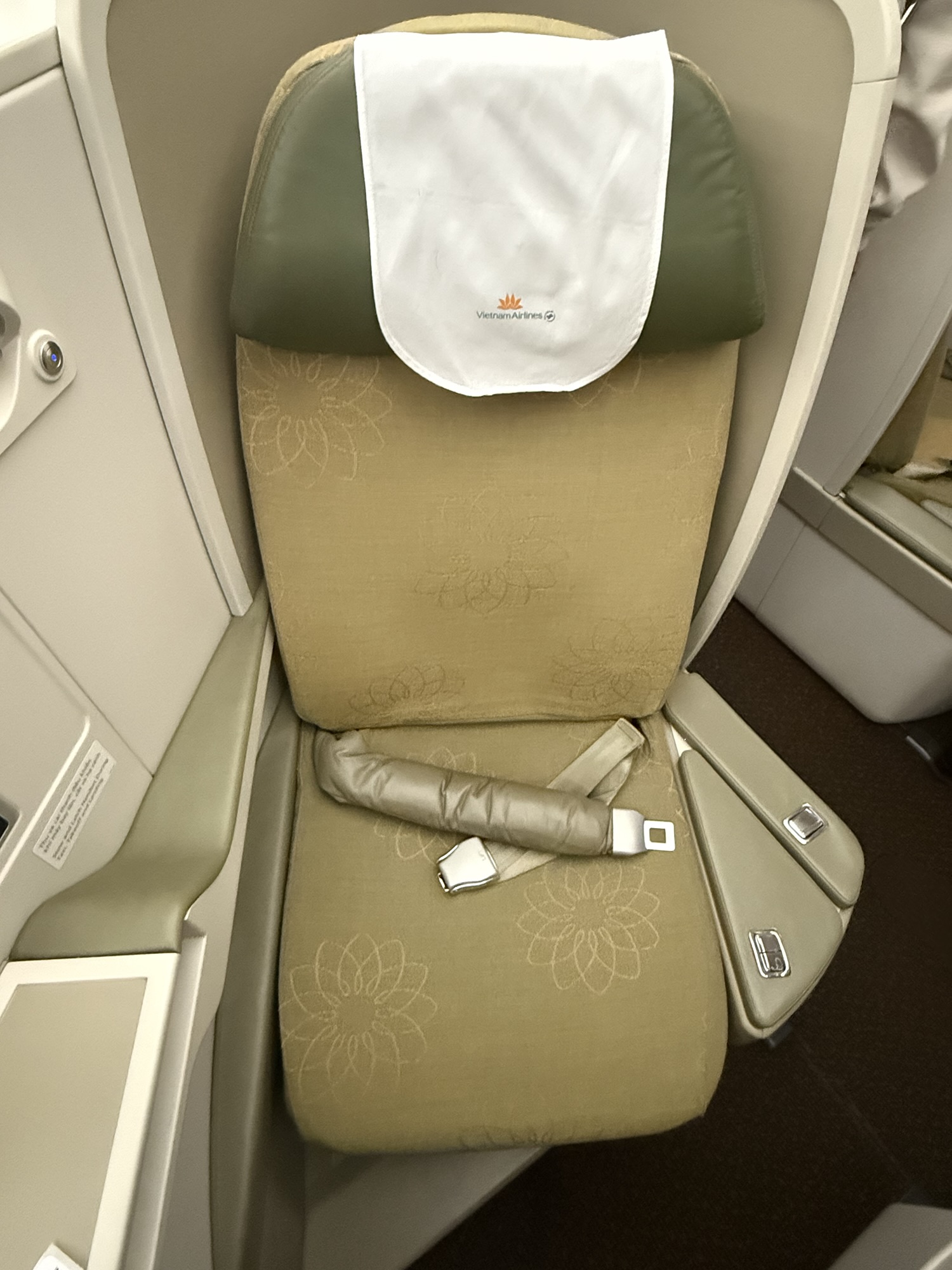 ベトナム航空ビジネスクラスのシート正面