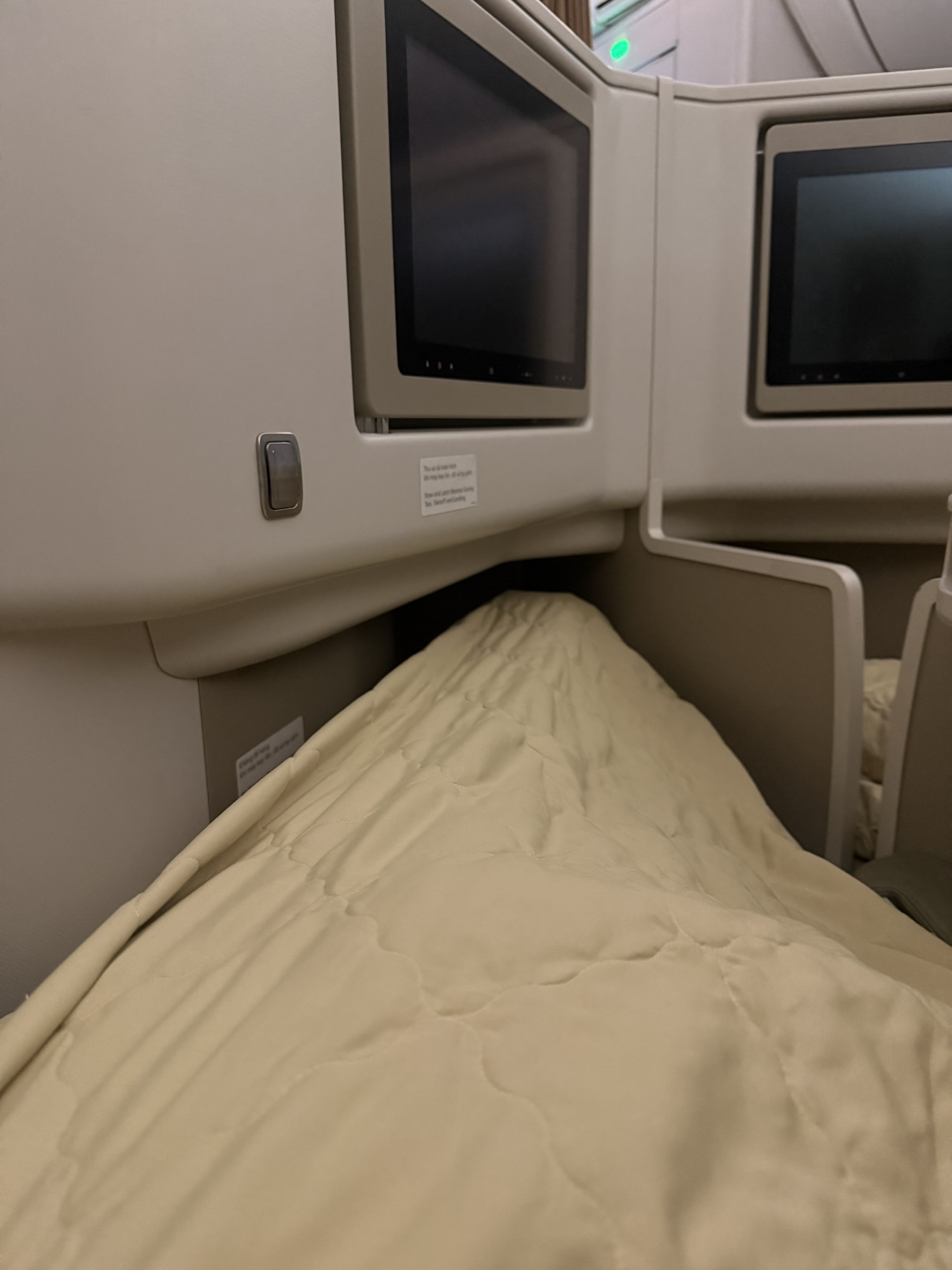 フラットベッド状態のシート