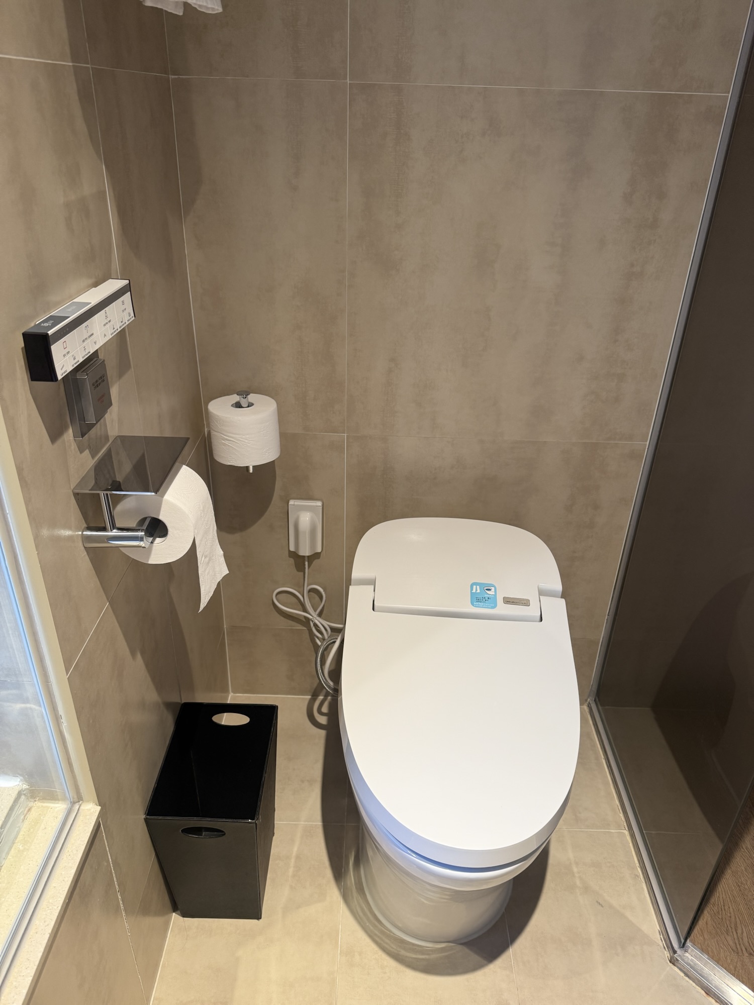 ウォシュレット付きトイレ