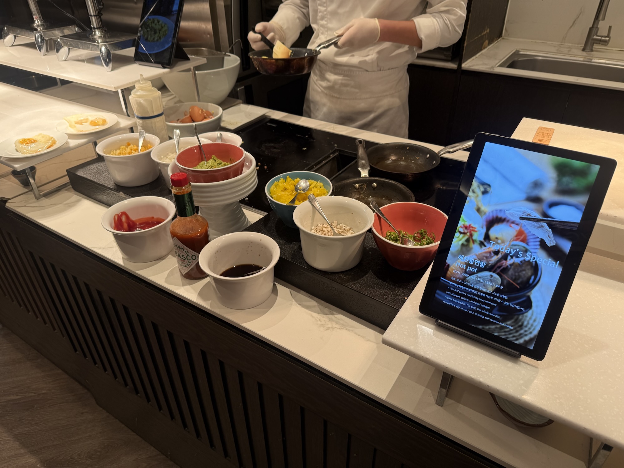 エッグステーション、シェフが常駐