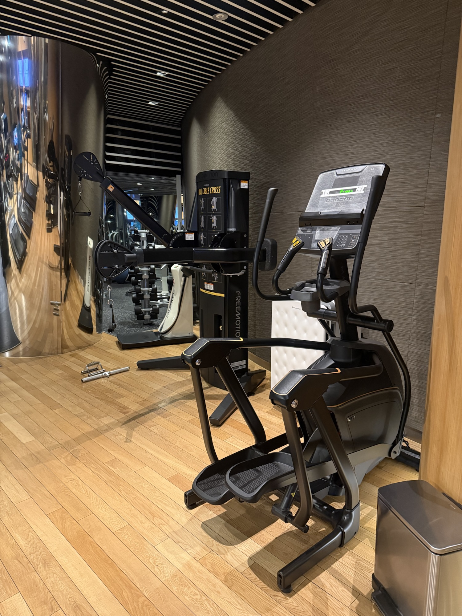 FreemotionのエリプティカルマシンとFreeMotionケーブルクロス