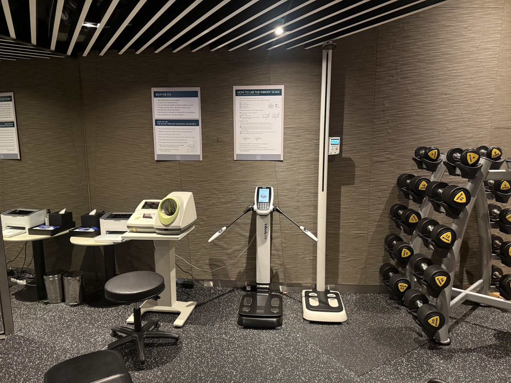 InBody体組成計とダンベルラック