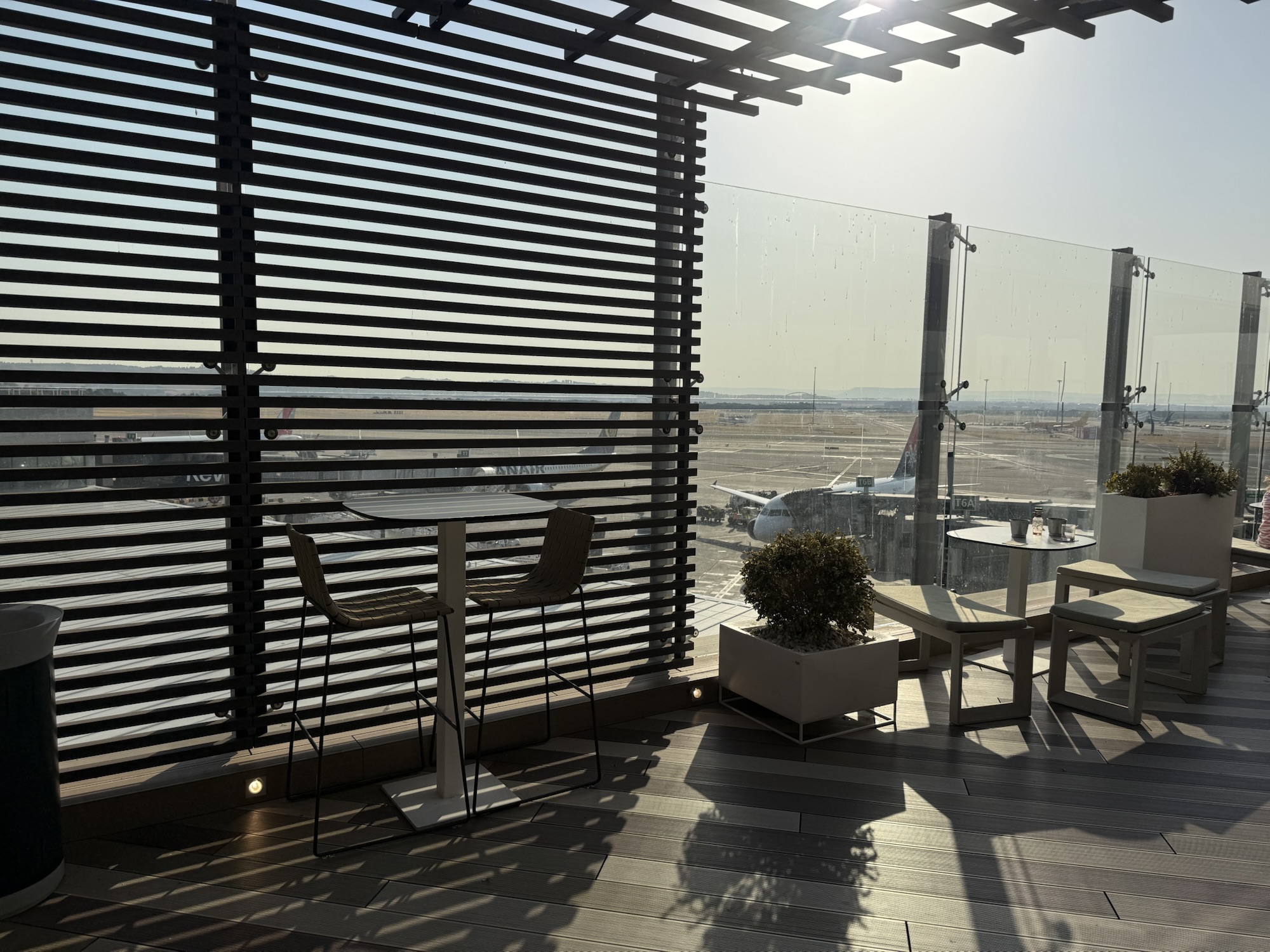 マドリード空港Cibeles VIP Loungeのテラス風の席