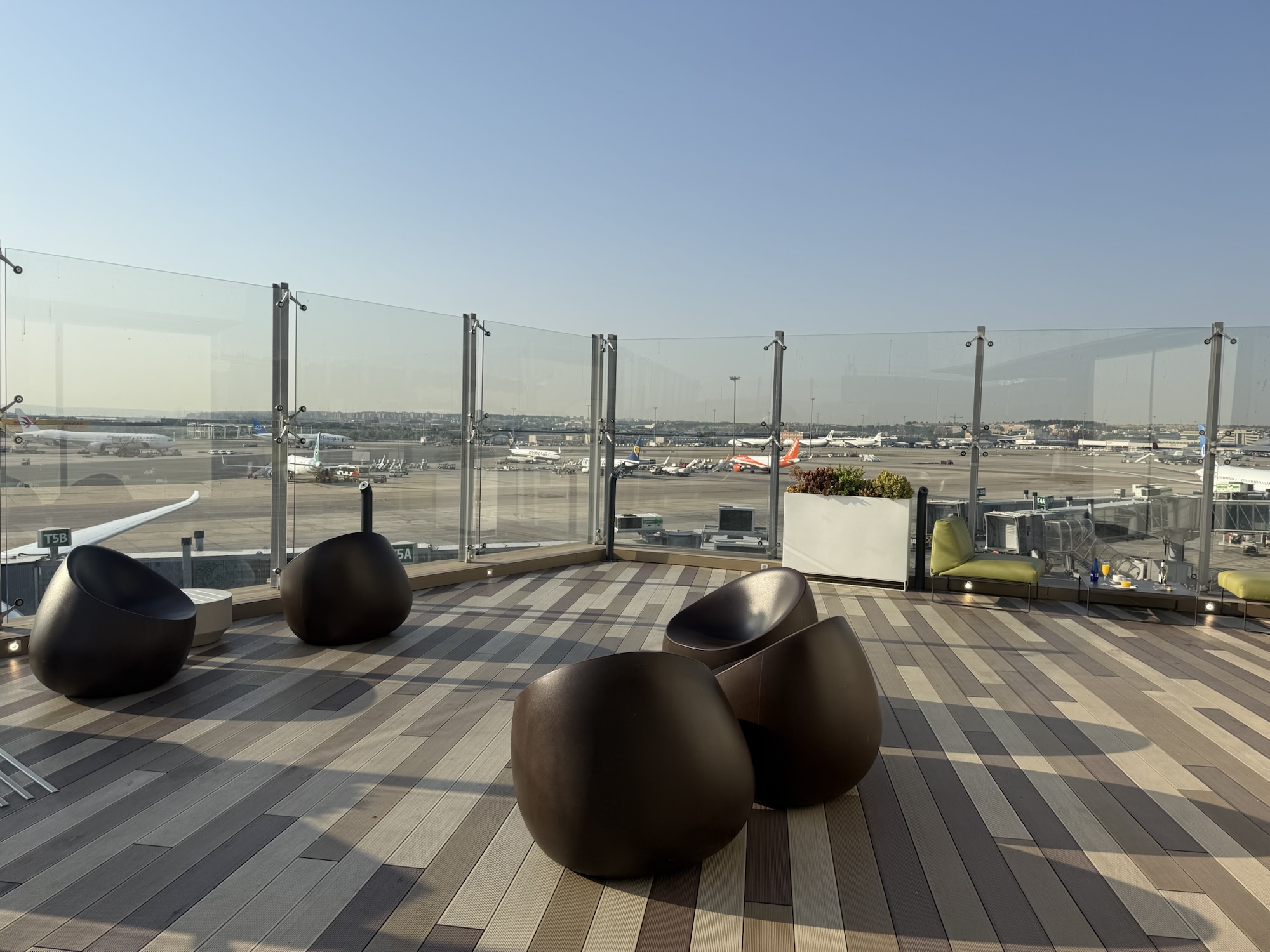 マドリード空港Cibeles VIP Loungeから見た駐機場