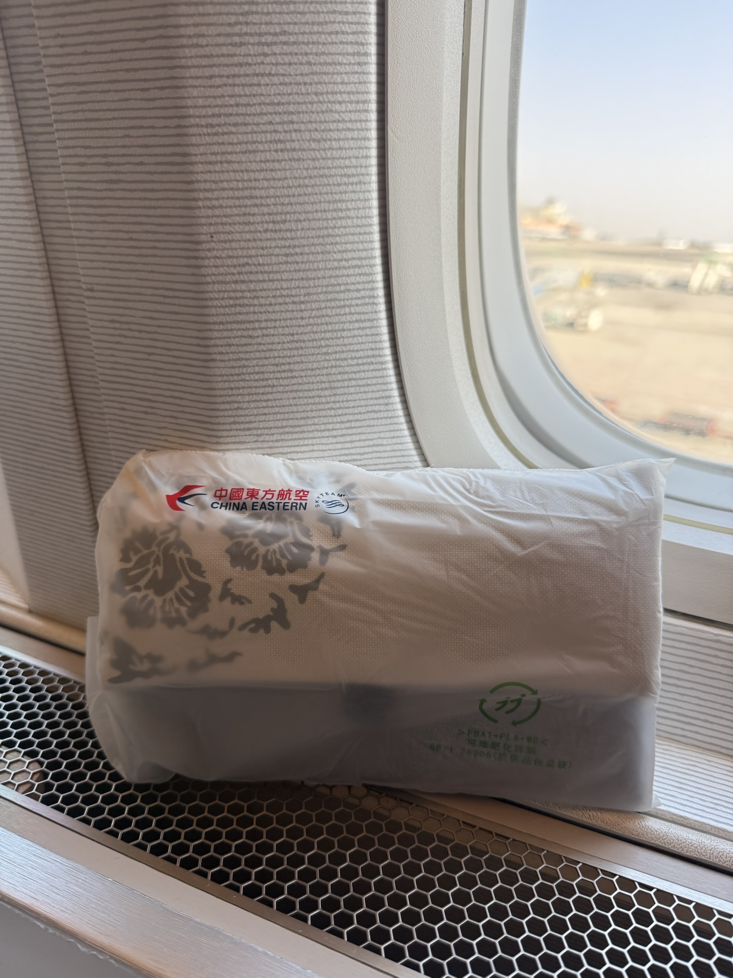 中国東方航空B777ビジネスクラスの枕