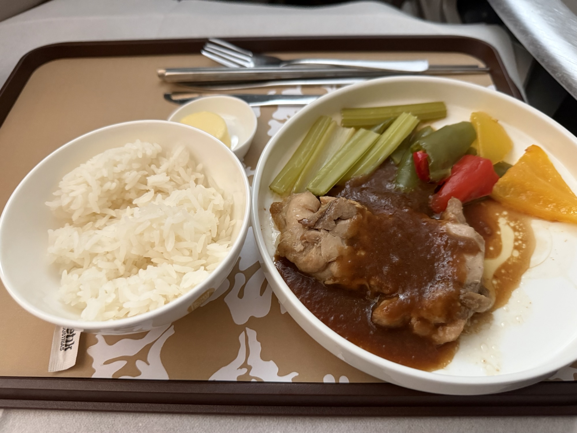 MU710便ビジネスクラス機内食の肉料理