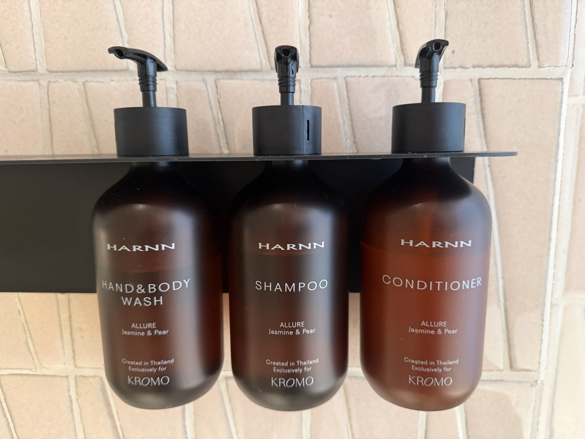 KROMO Bangkok HARNNのアメニティボトル