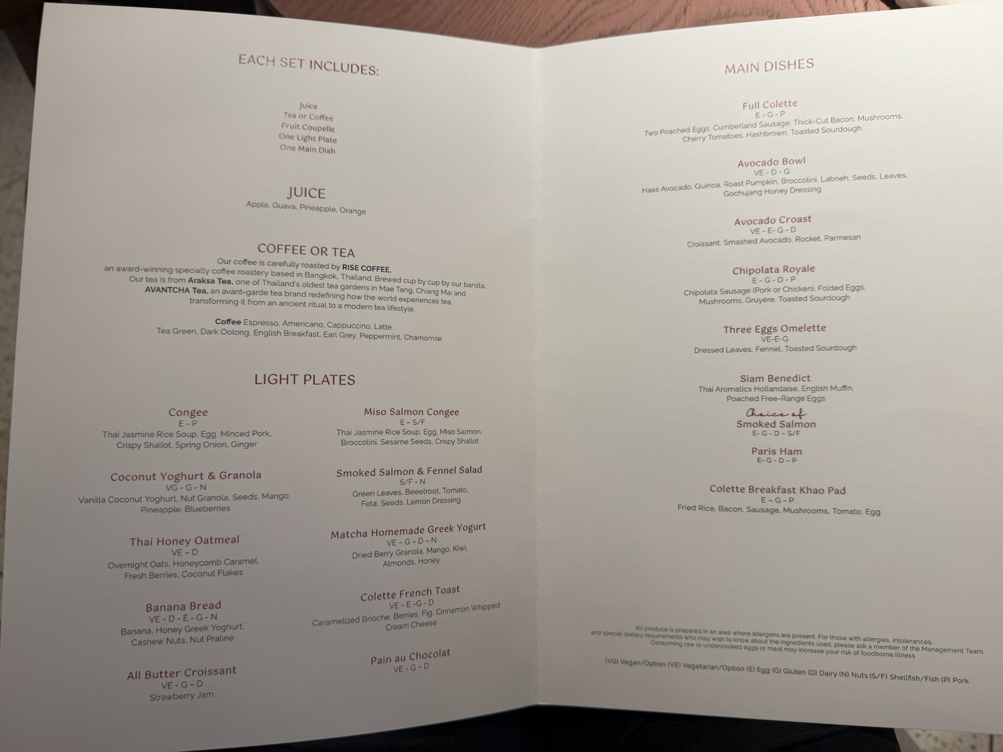 KROMO Bangkok 朝食メニュー ライトプレートとメインディッシュの一覧