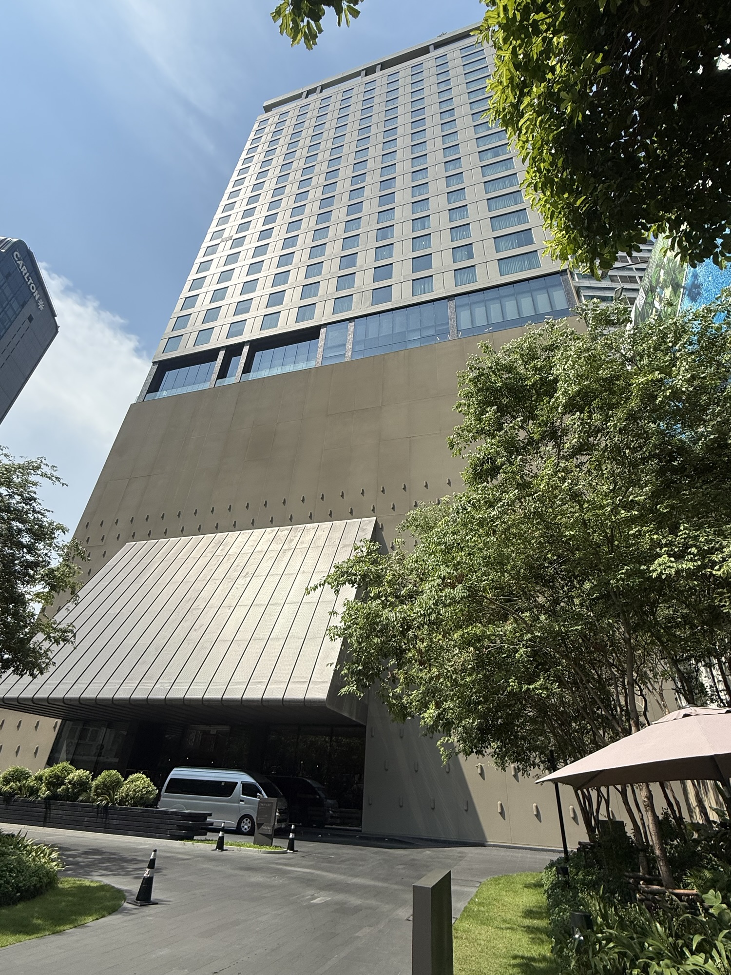 KROMO Bangkok 建物外観