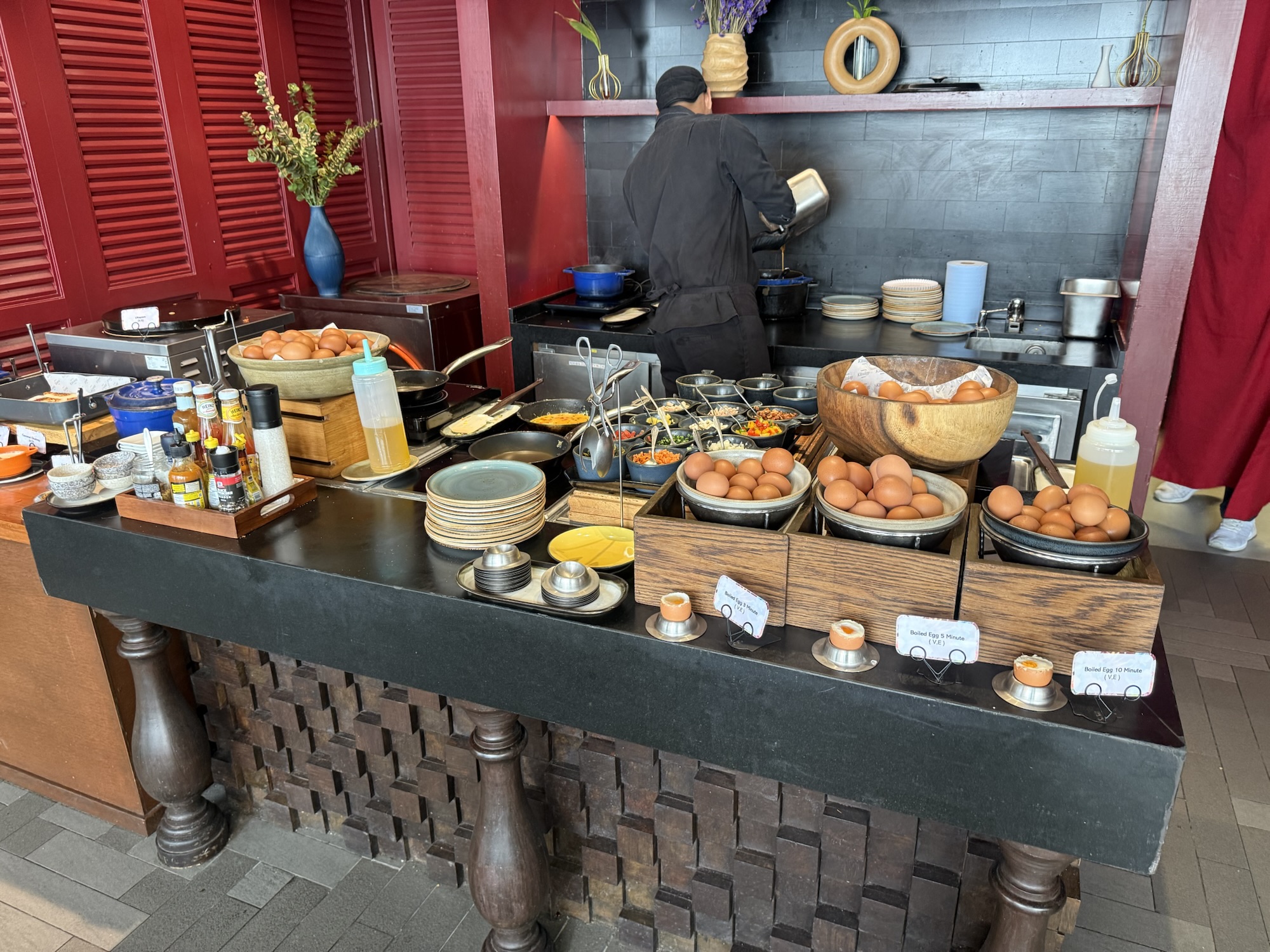 朝食の卵料理ステーション
