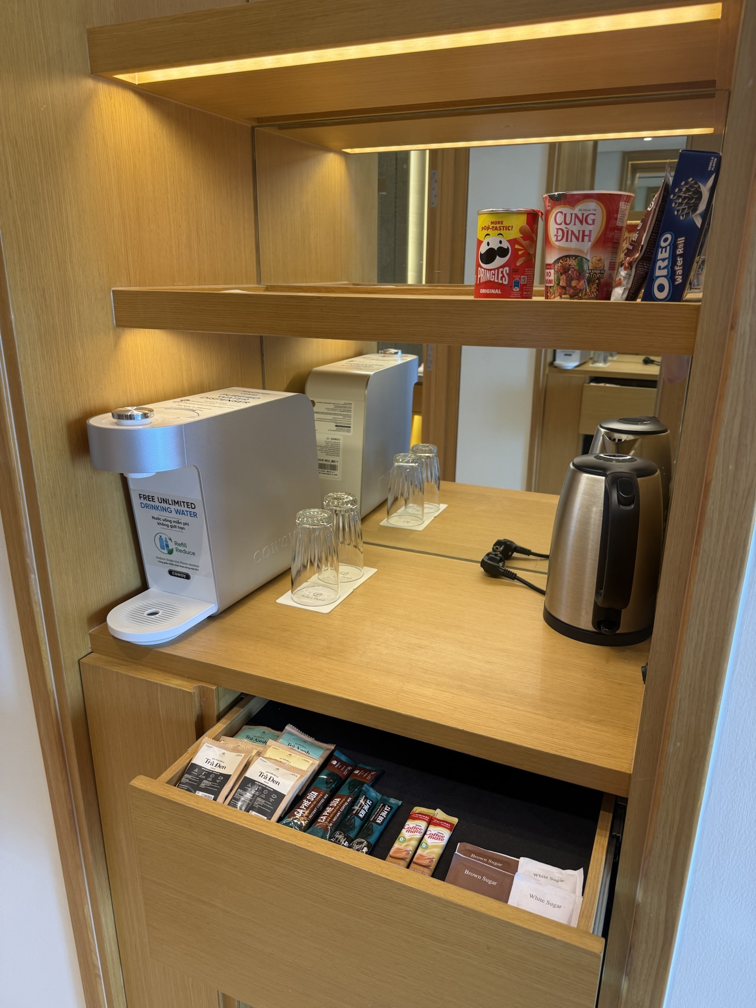 客室のコーヒーメーカー、電気ケトルと給水機