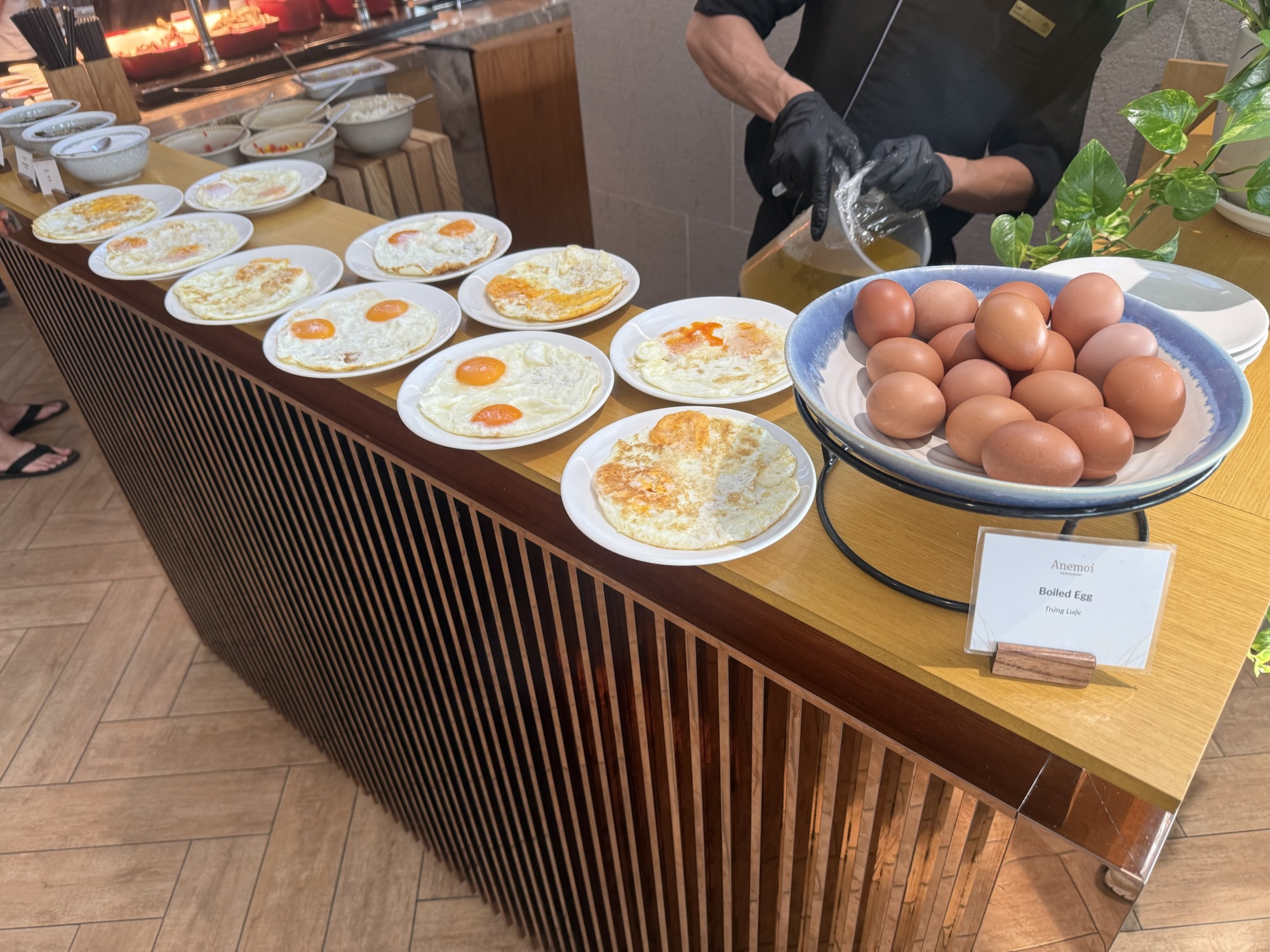 Anemoi朝食ビュッフェの卵料理コーナー