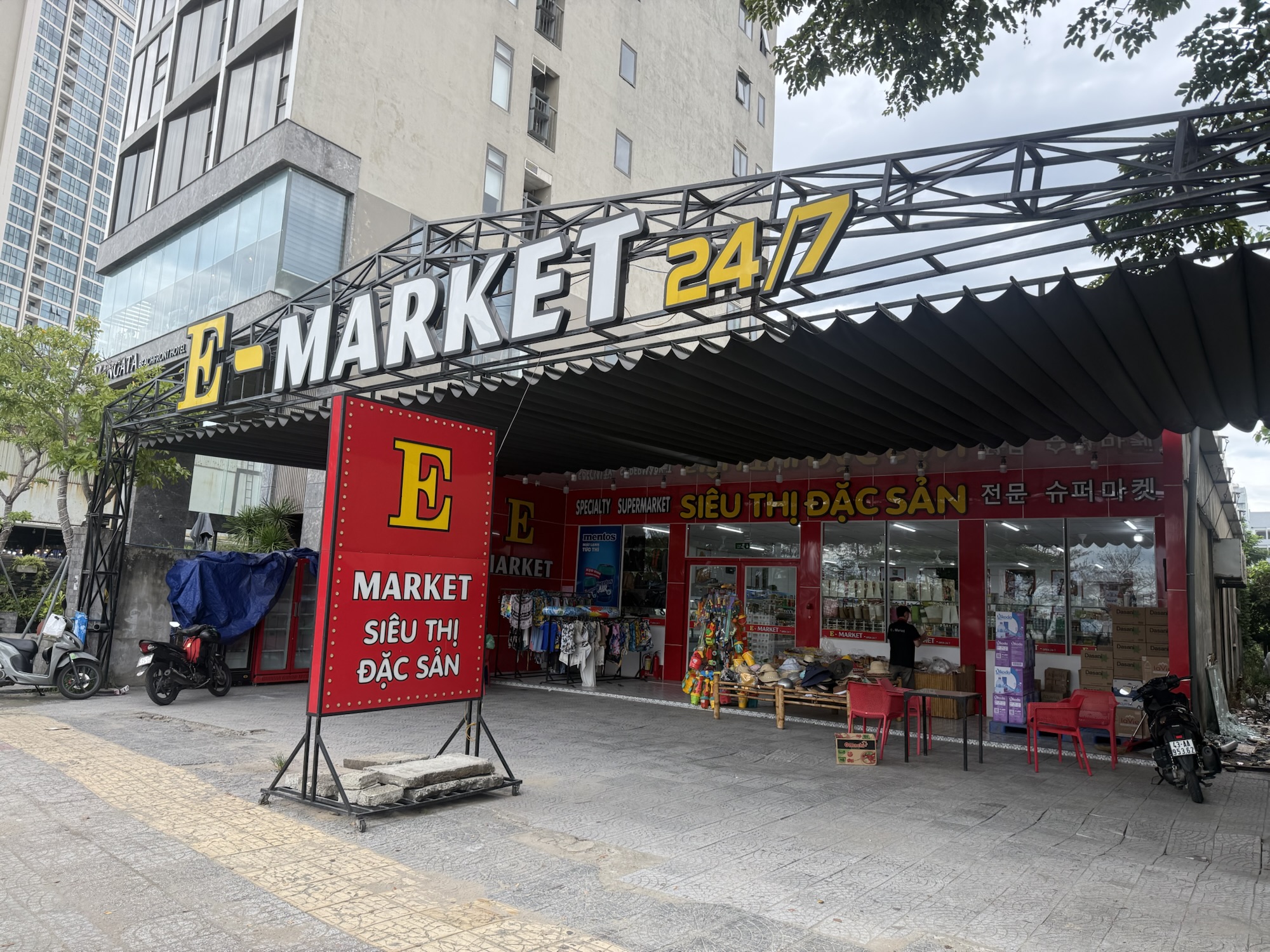 プリンスホテル ダナン近くのE-Market
